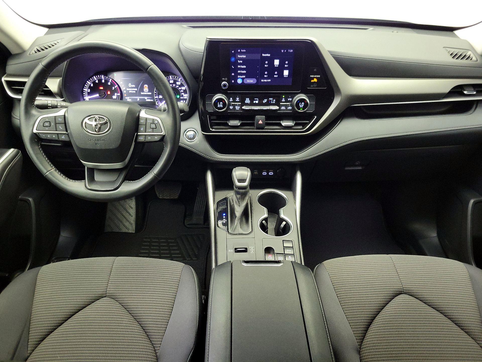 Thumbnail: 2023 Toyota Highlander - 9