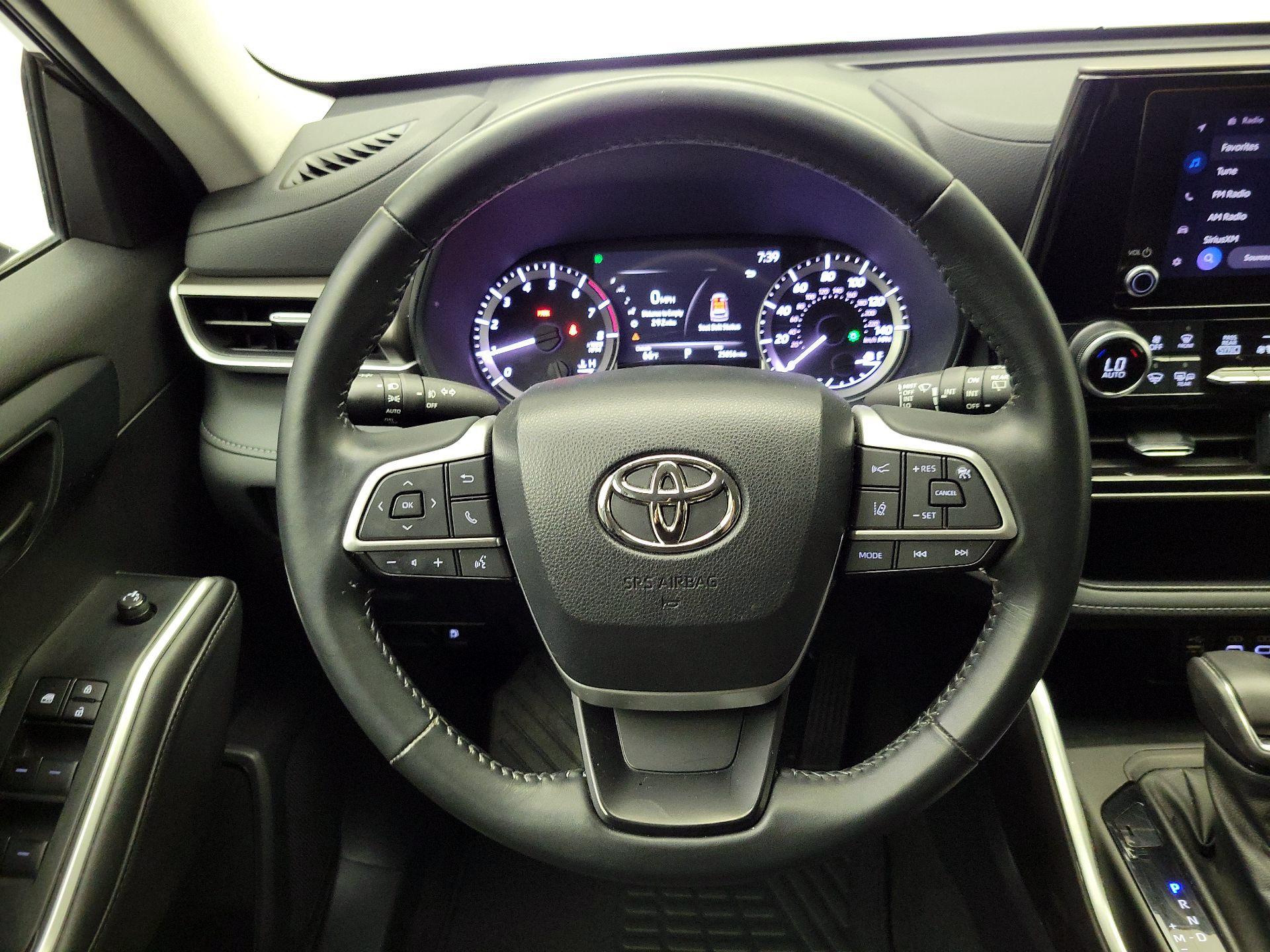 Thumbnail: 2023 Toyota Highlander - 10