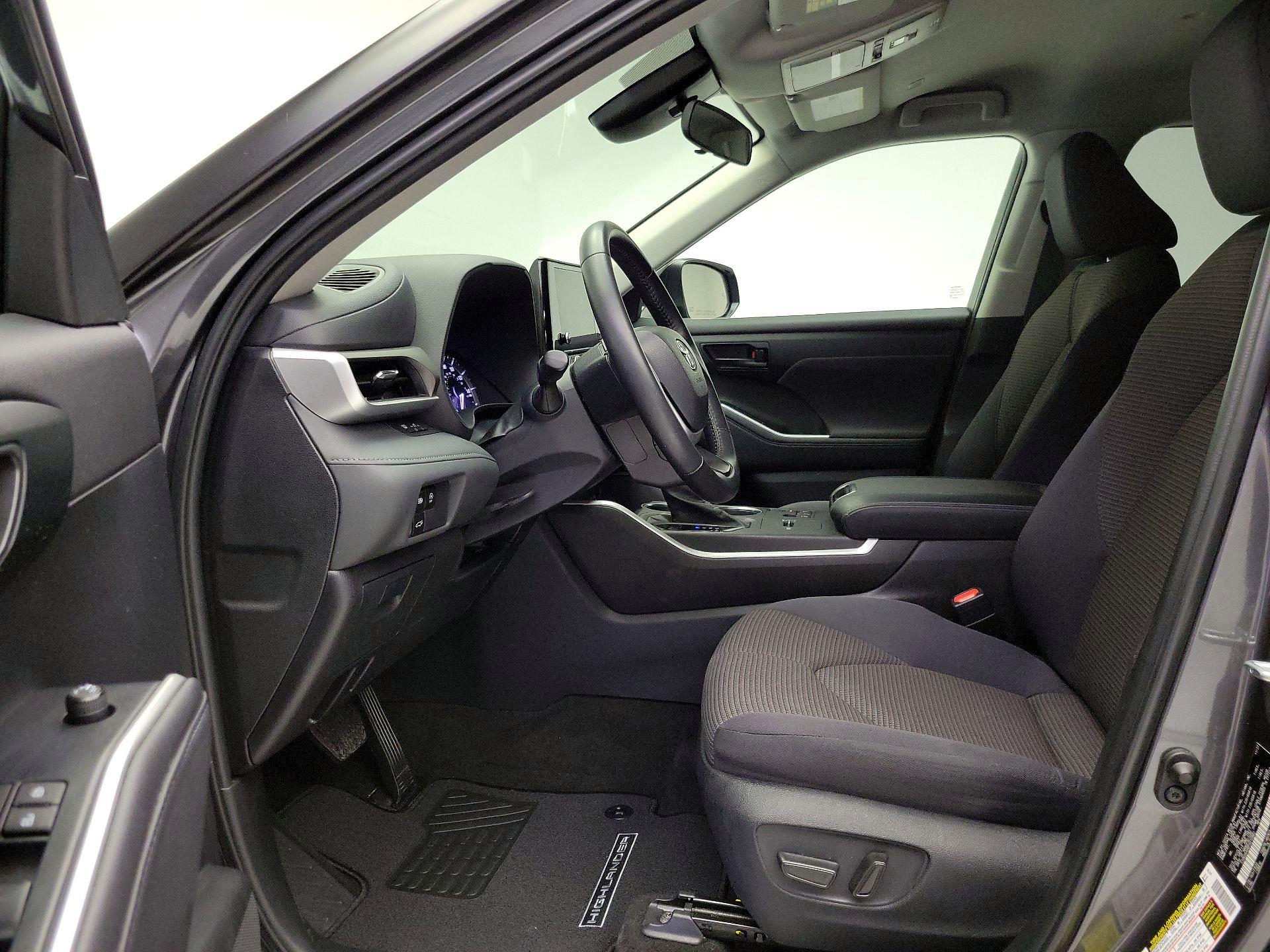 Thumbnail: 2023 Toyota Highlander - 11