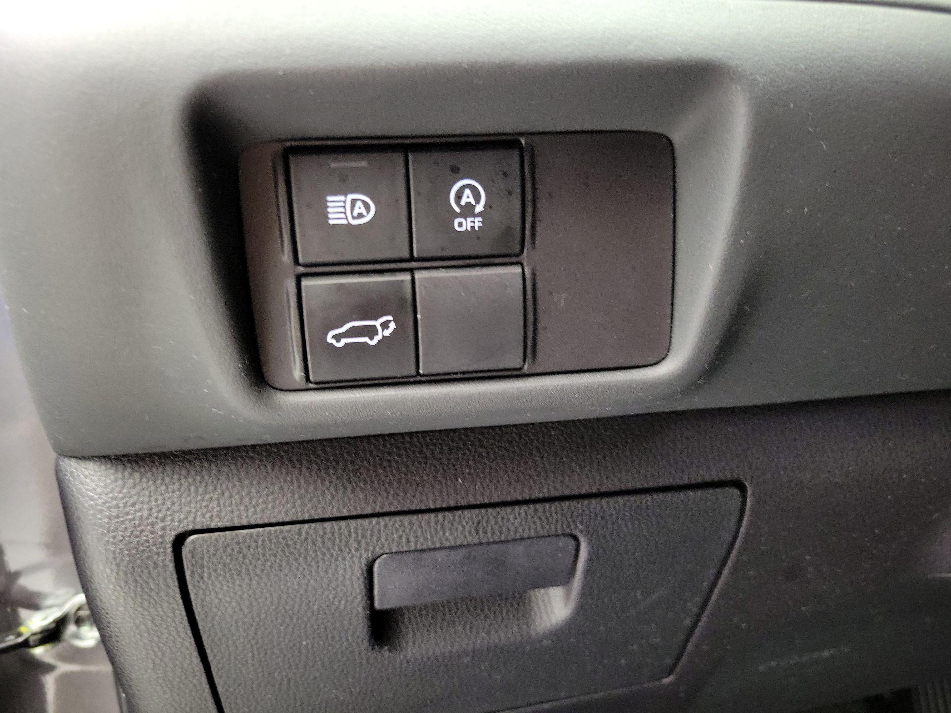 Thumbnail: 2023 Toyota Highlander - 13