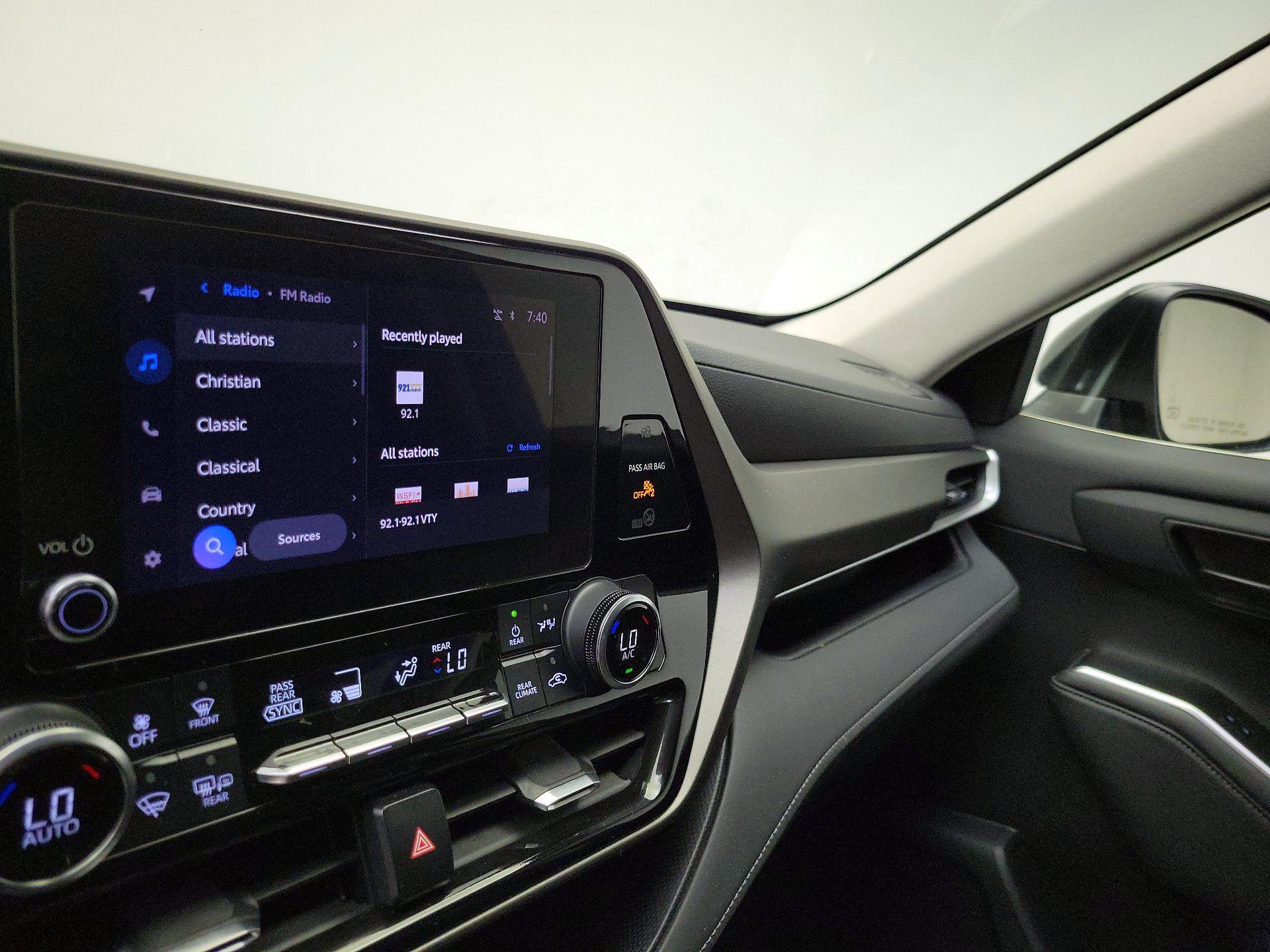 Thumbnail: 2023 Toyota Highlander - 15