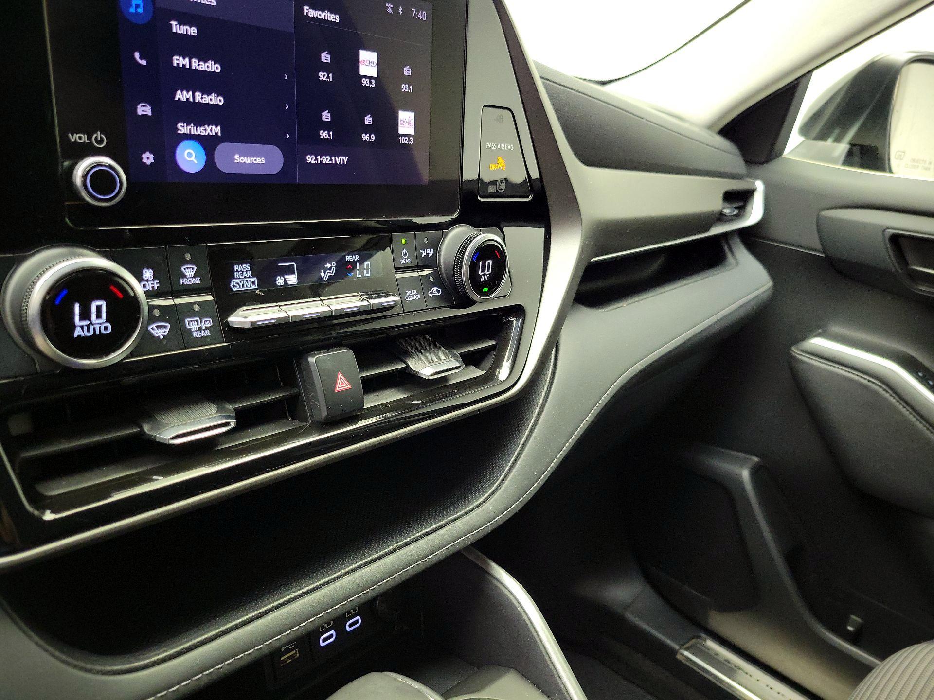 Thumbnail: 2023 Toyota Highlander - 16