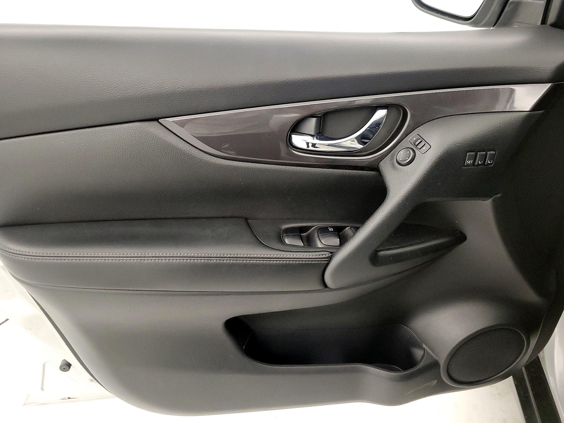 Thumbnail: 2020 Nissan Rogue - 12