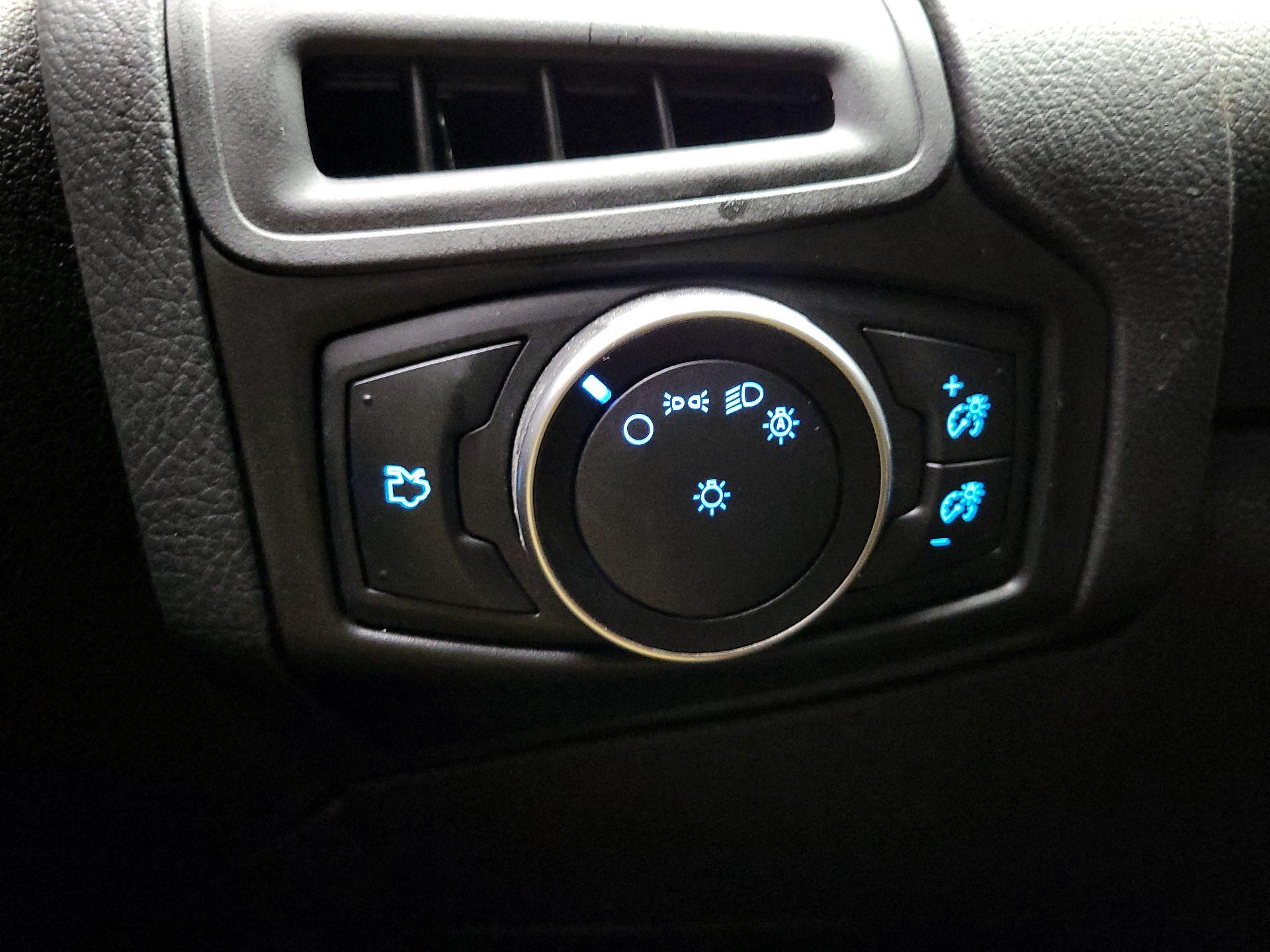 Thumbnail: 2016 Ford Focus - 13