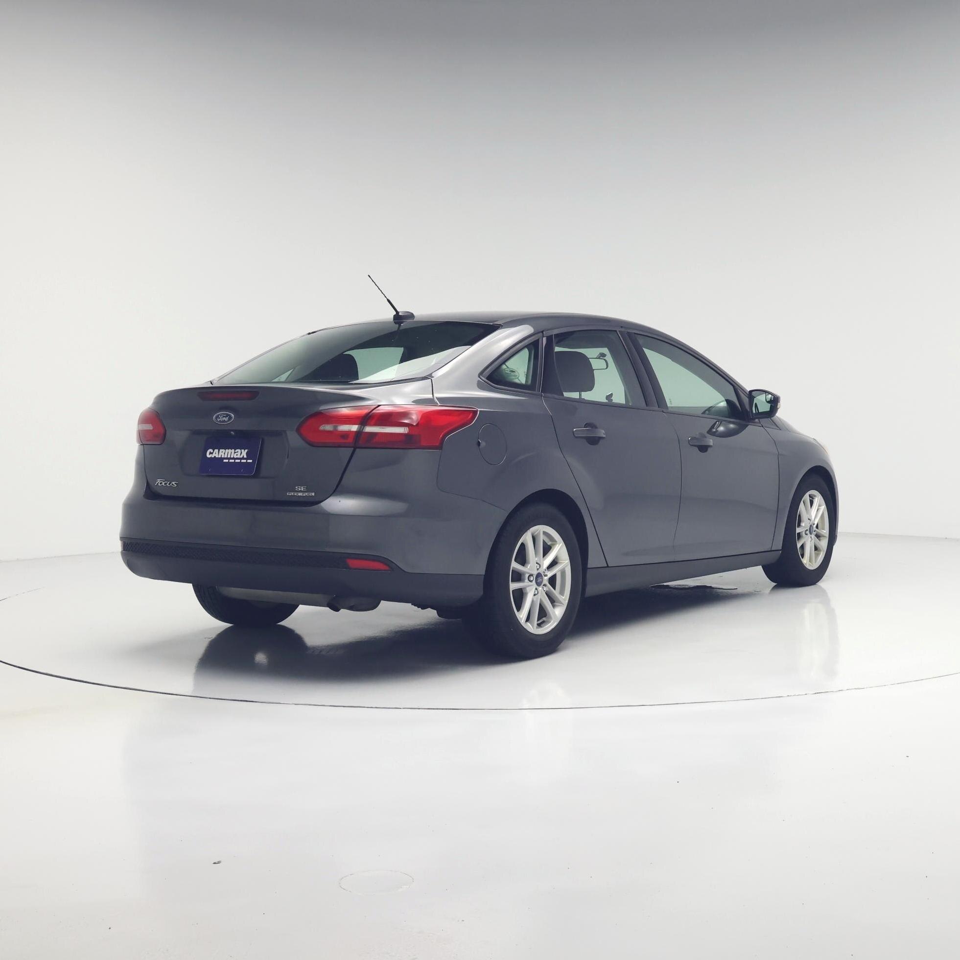 Thumbnail: 2016 Ford Focus - 8