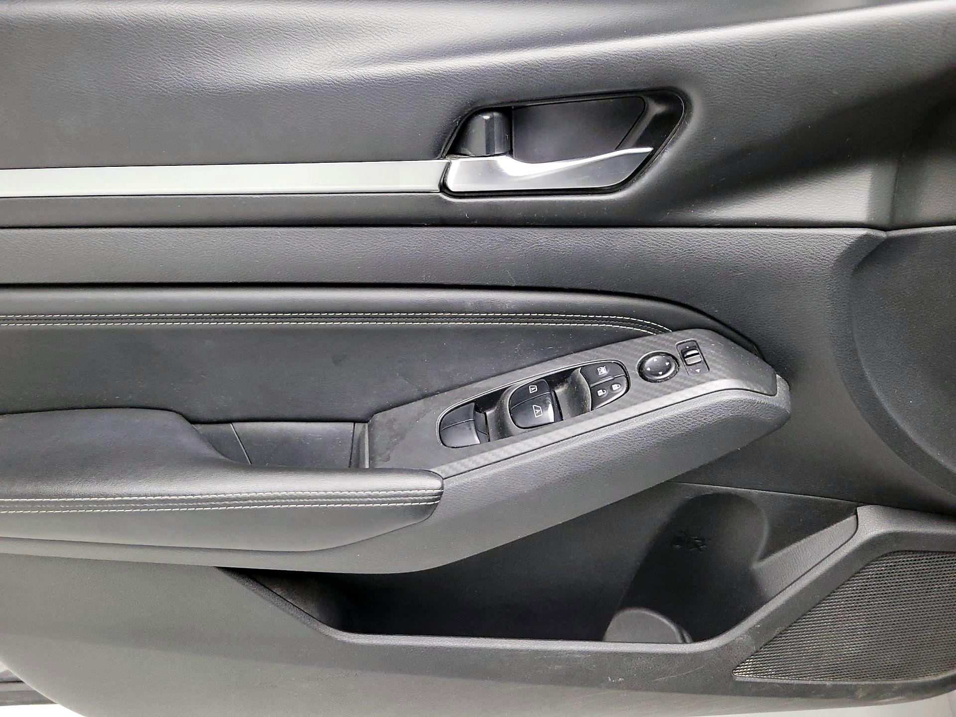 Thumbnail: 2019 Nissan Altima - 12