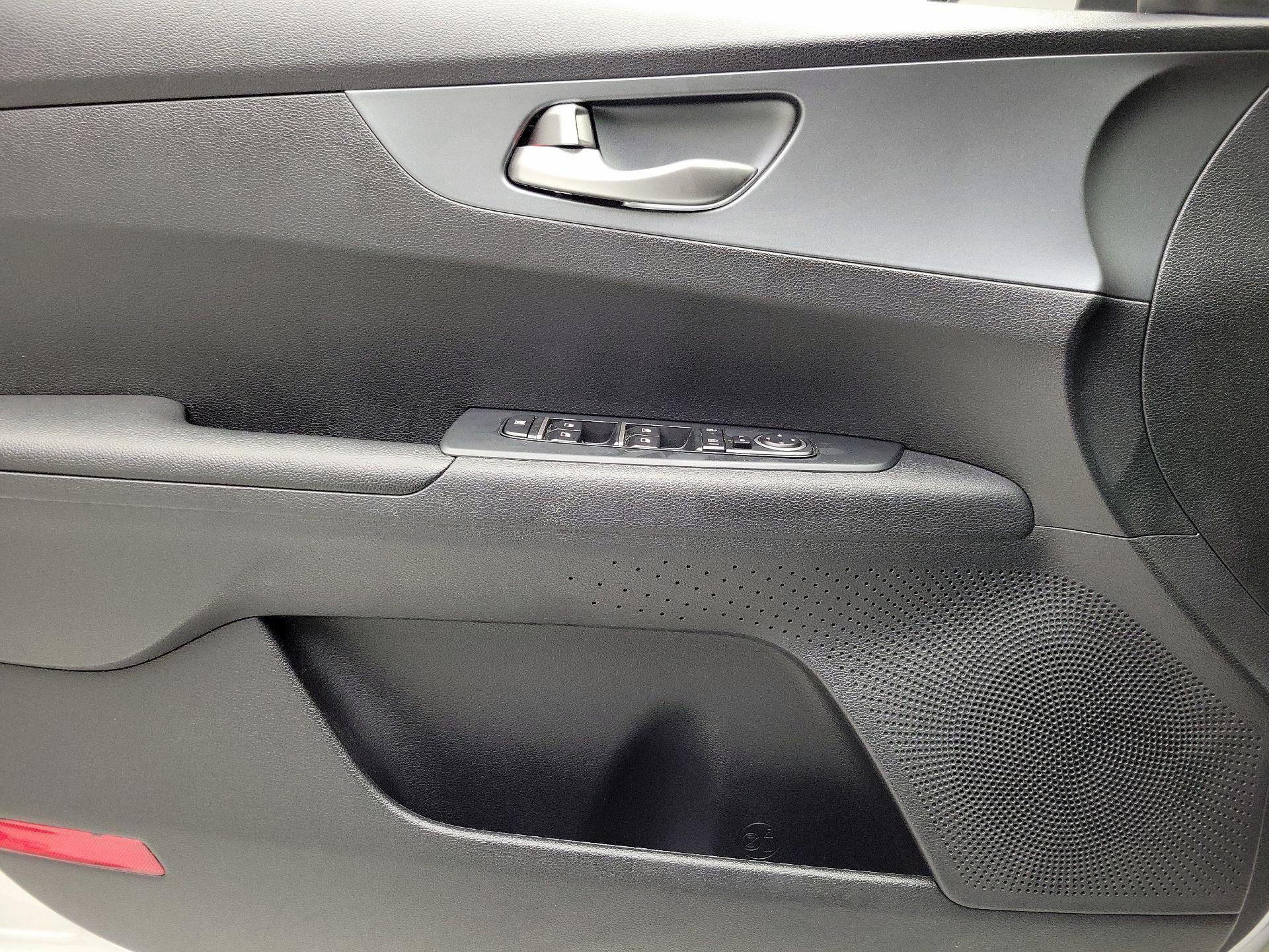 Thumbnail: 2020 Kia Forte - 12