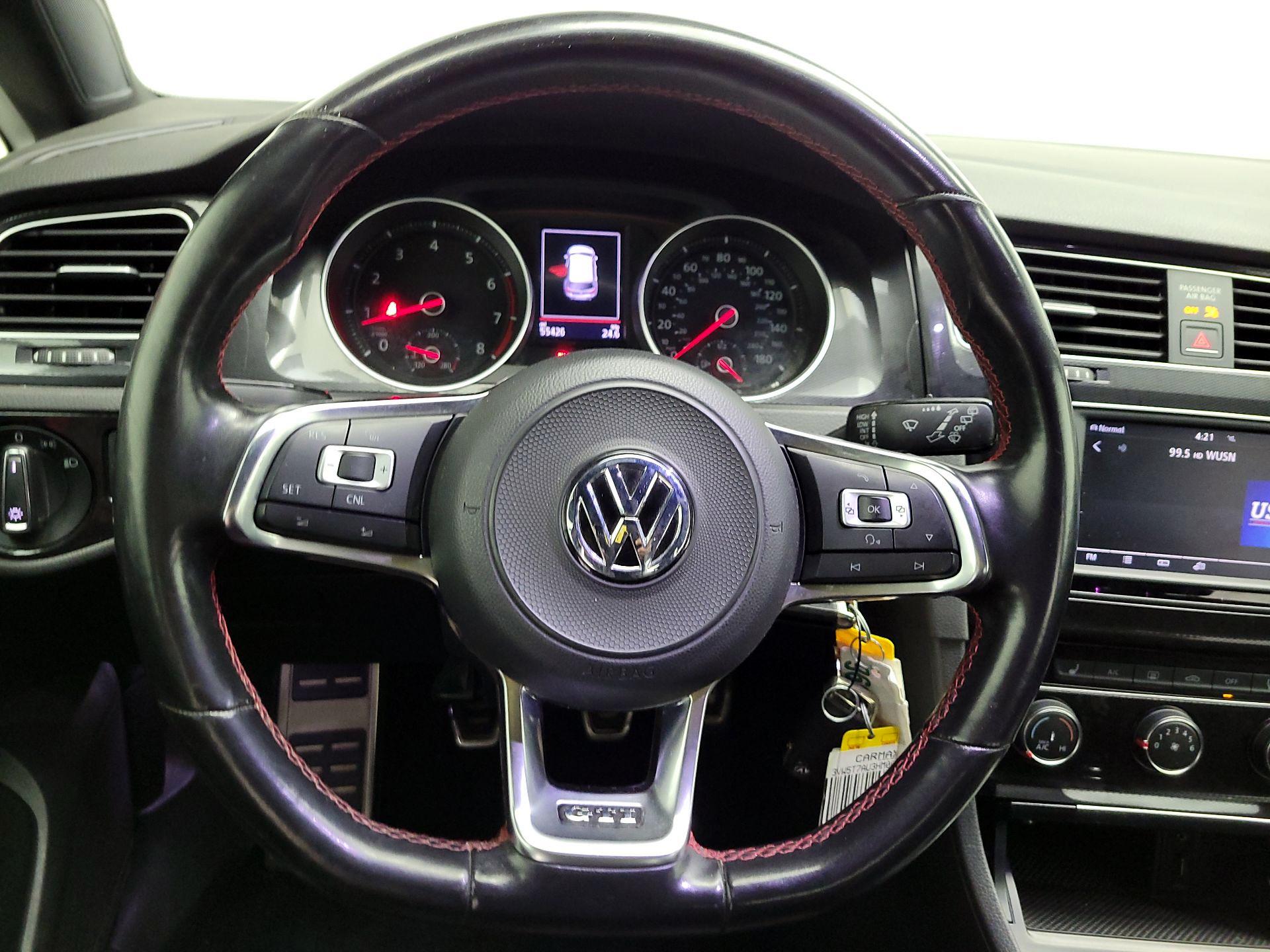 Thumbnail: 2017 Volkswagen Golf - 10