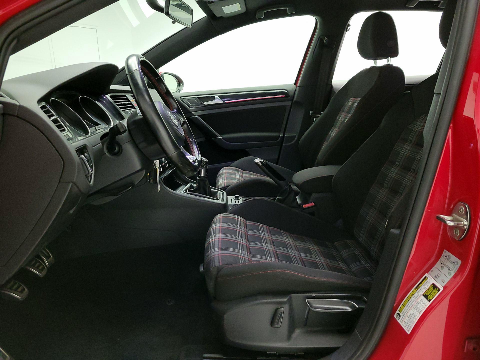 Thumbnail: 2017 Volkswagen Golf - 11