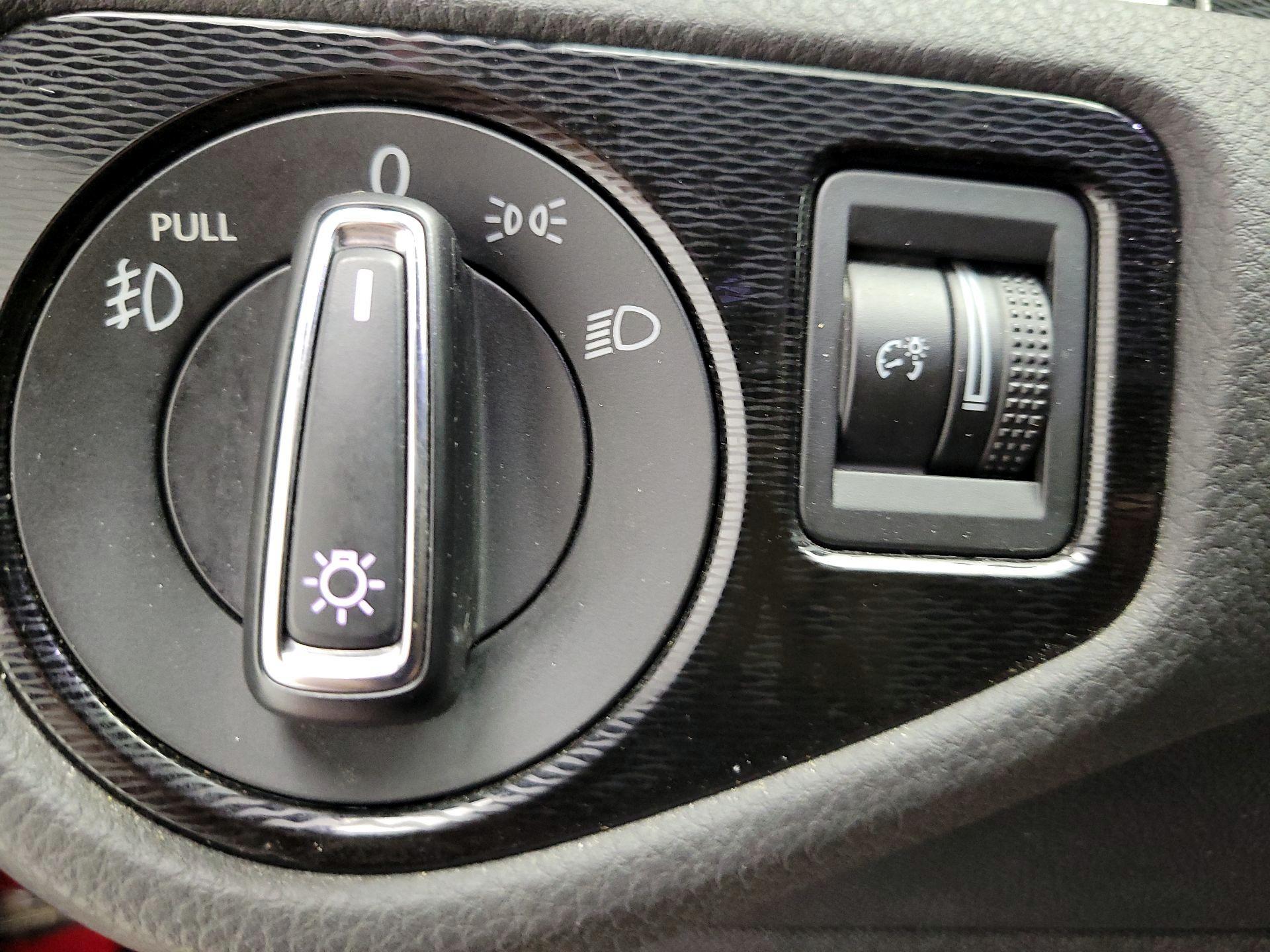 Thumbnail: 2017 Volkswagen Golf - 13