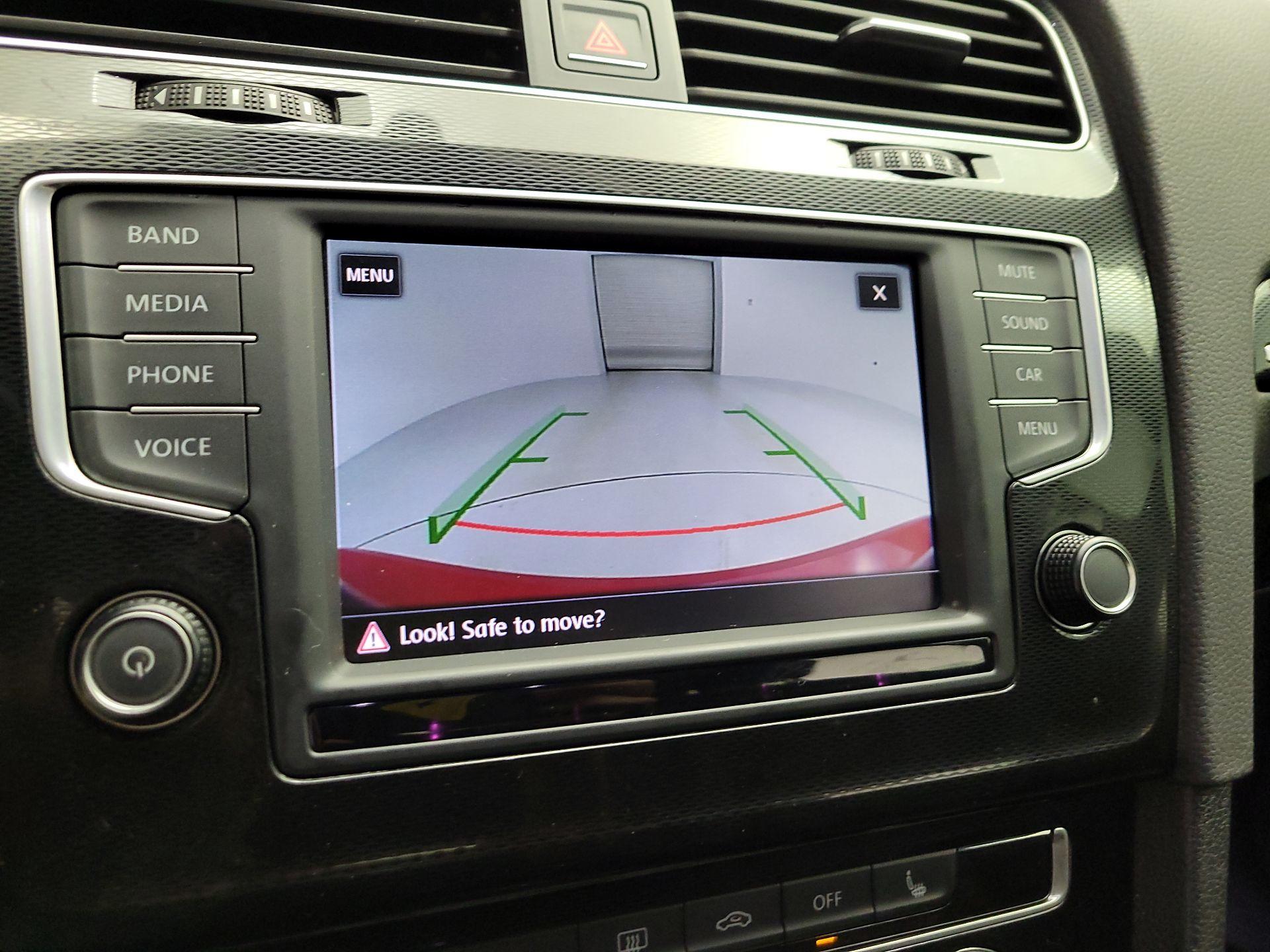 Thumbnail: 2017 Volkswagen Golf - 14