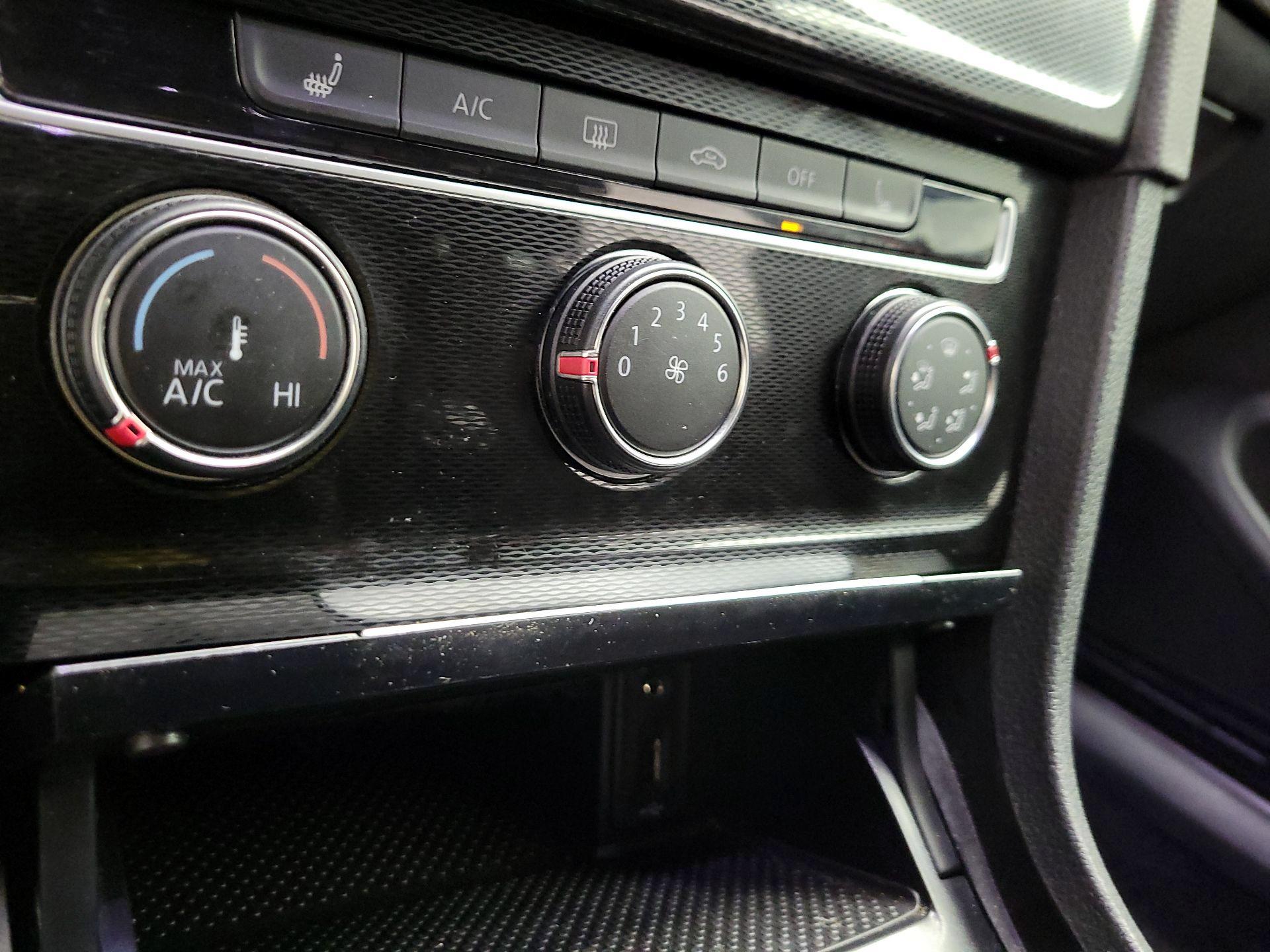 Thumbnail: 2017 Volkswagen Golf - 16