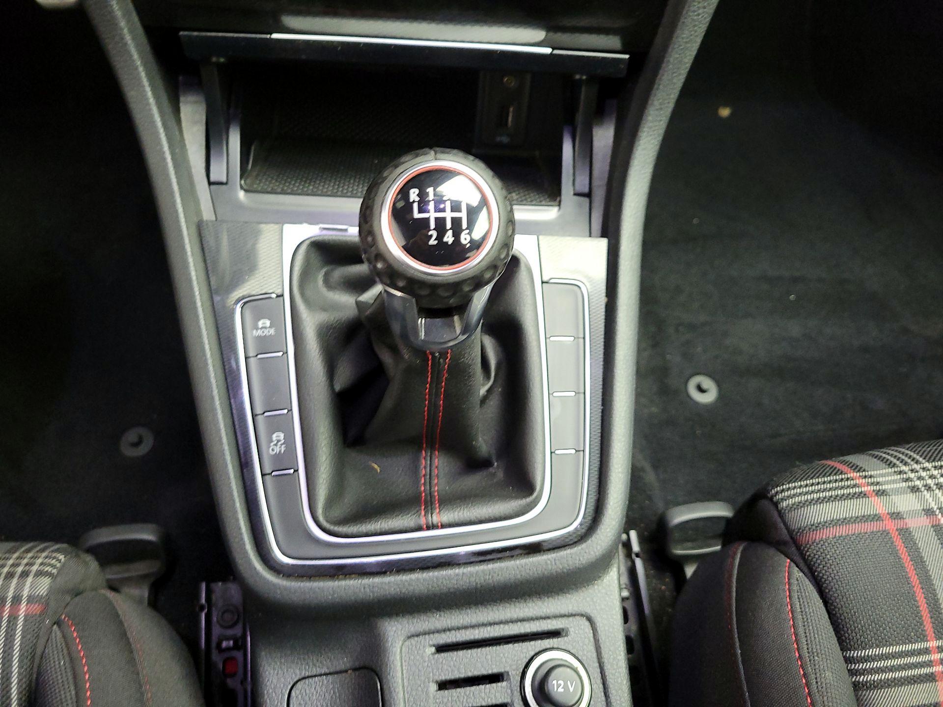 Thumbnail: 2017 Volkswagen Golf - 17