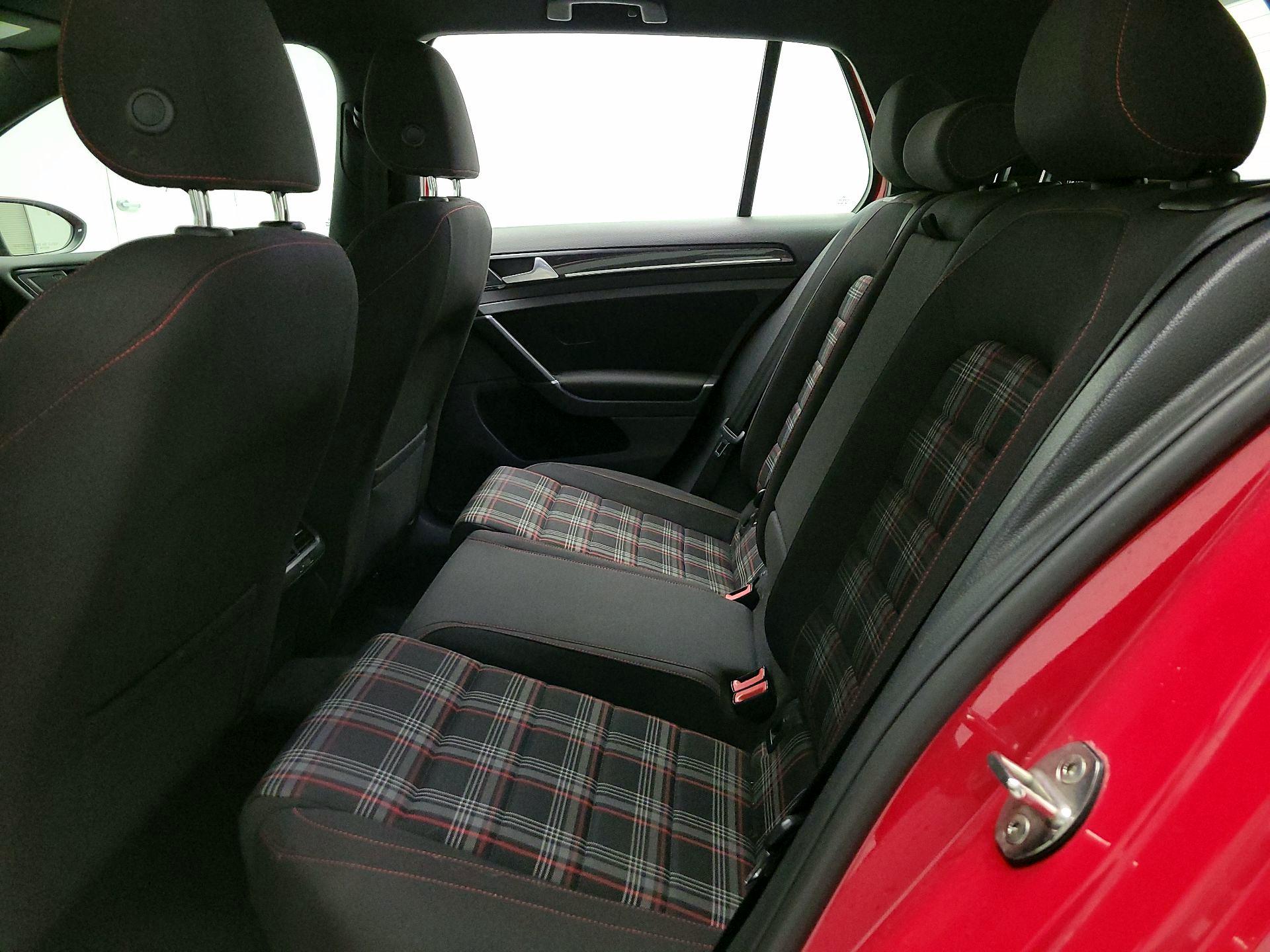 Thumbnail: 2017 Volkswagen Golf - 18