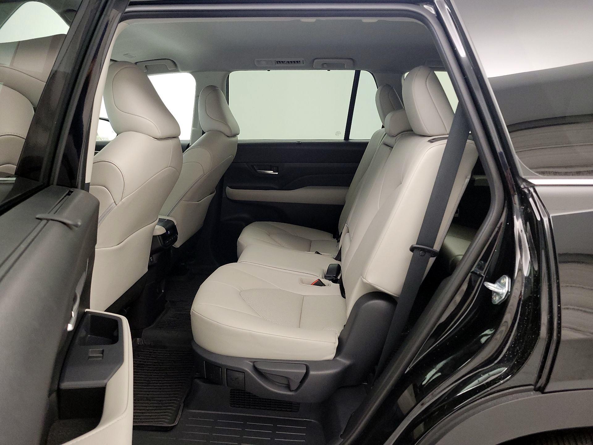Thumbnail: 2025 Toyota Highlander - 19