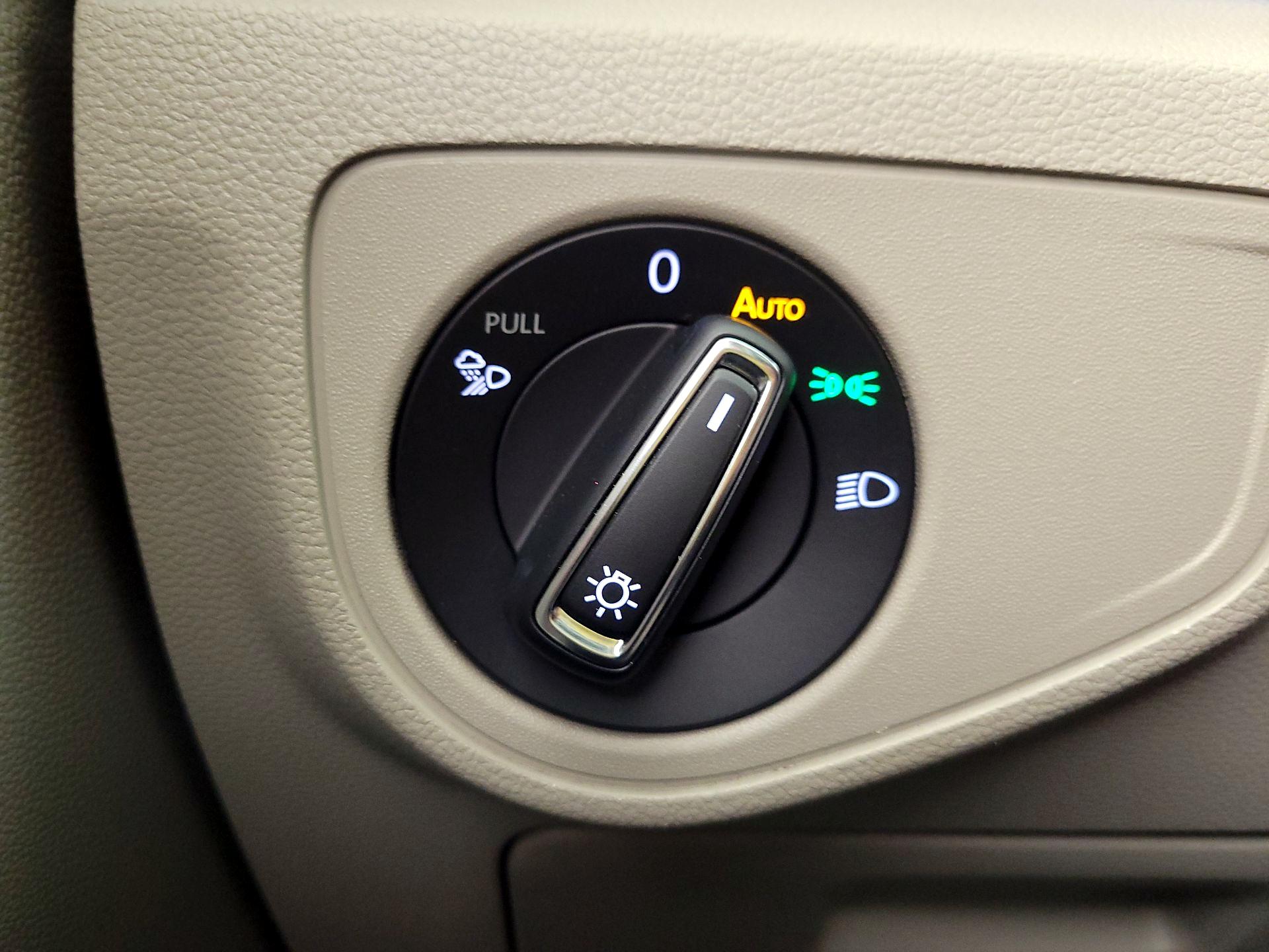 Thumbnail: 2021 Volkswagen Atlas - 13