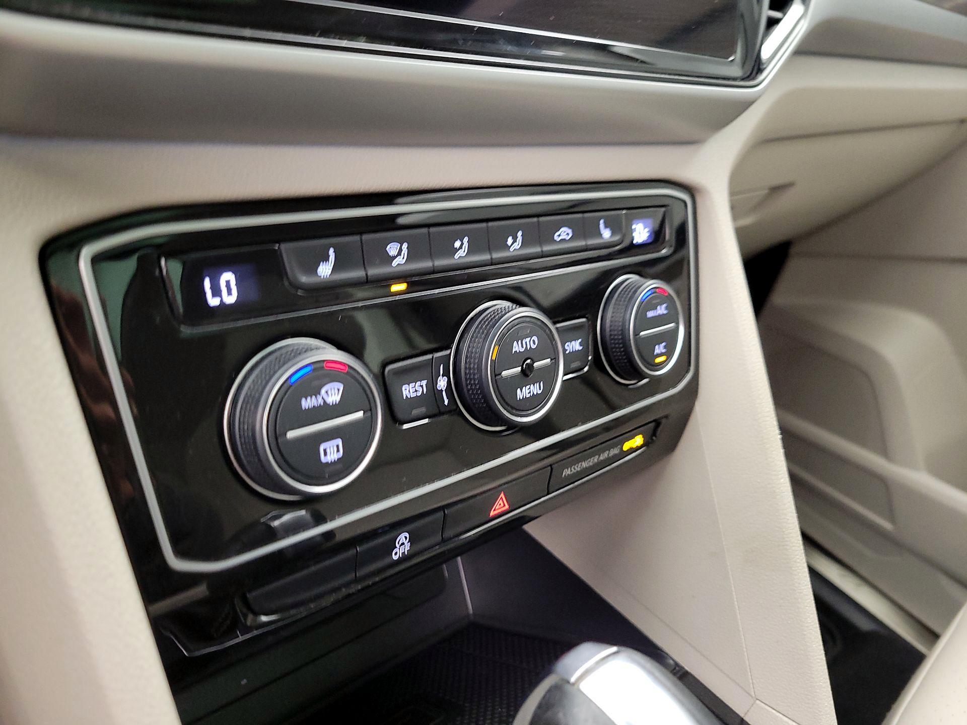 Thumbnail: 2021 Volkswagen Atlas - 16