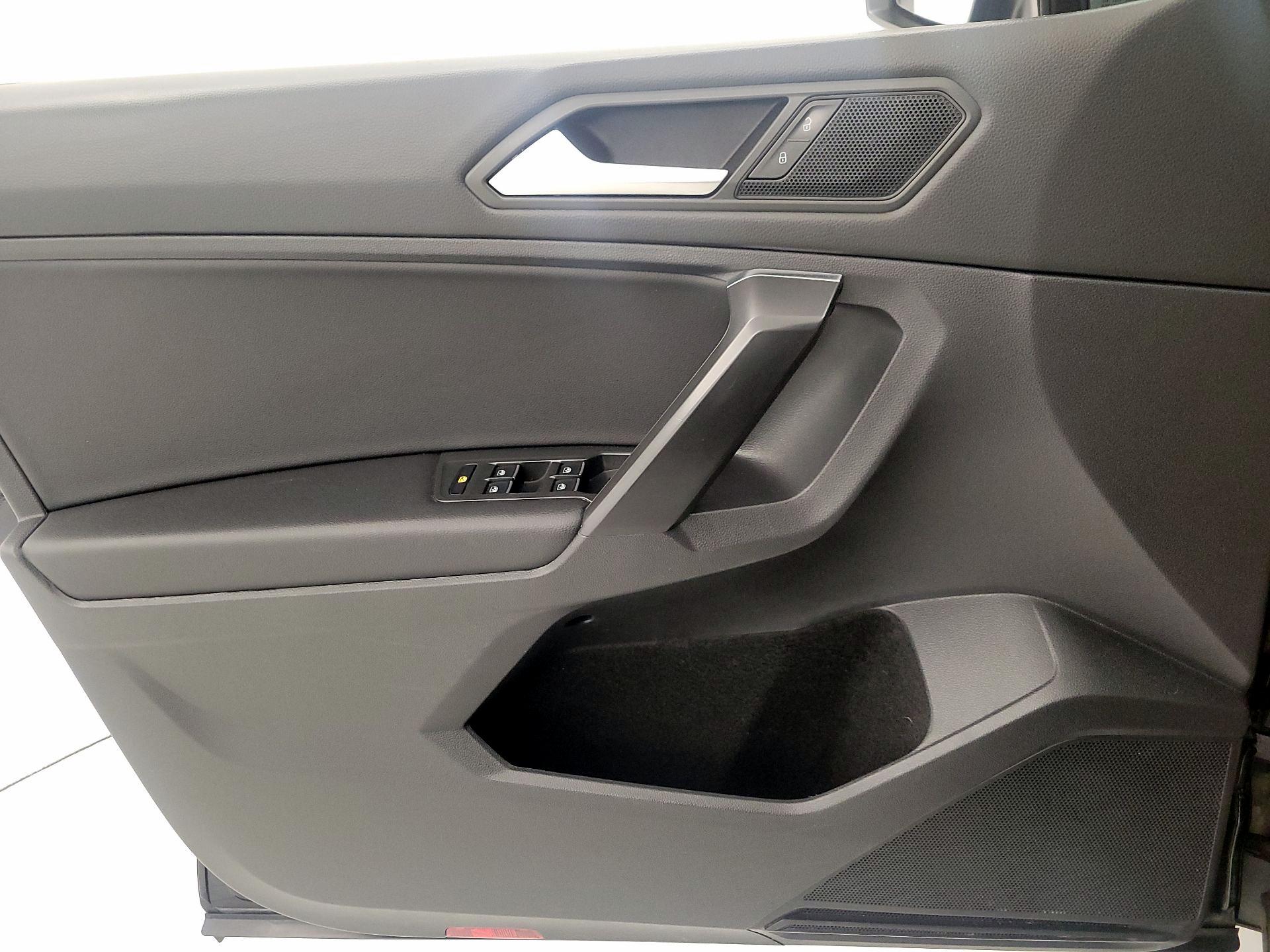 Thumbnail: 2021 Volkswagen Tiguan - 12