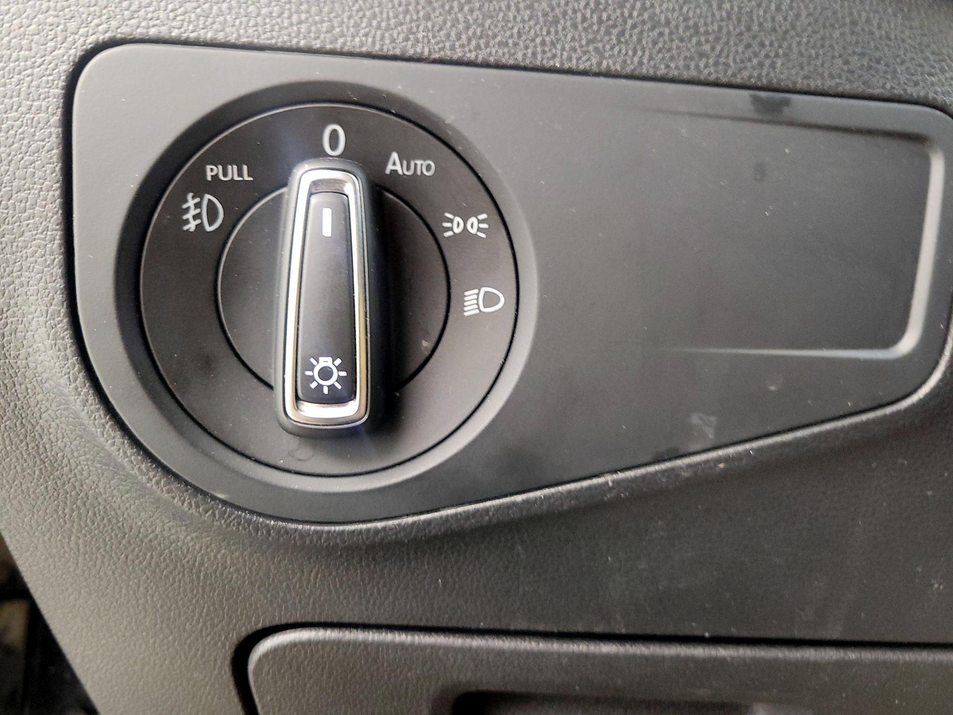 Thumbnail: 2021 Volkswagen Tiguan - 13