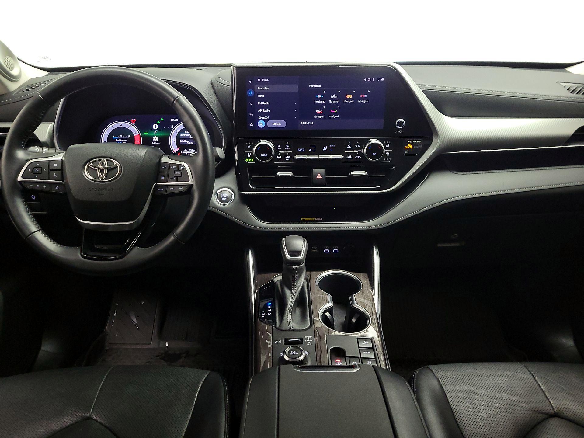 Thumbnail: 2023 Toyota Highlander - 9