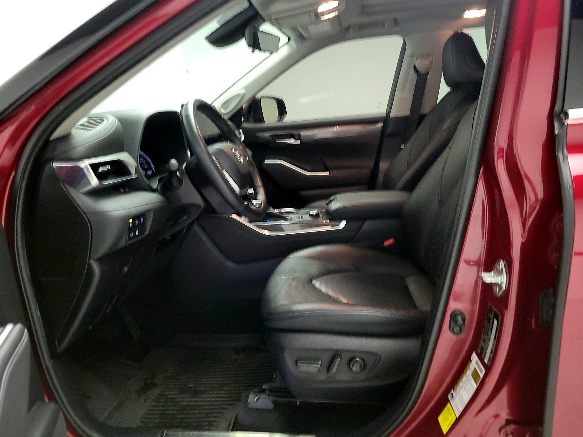 Thumbnail: 2023 Toyota Highlander - 11