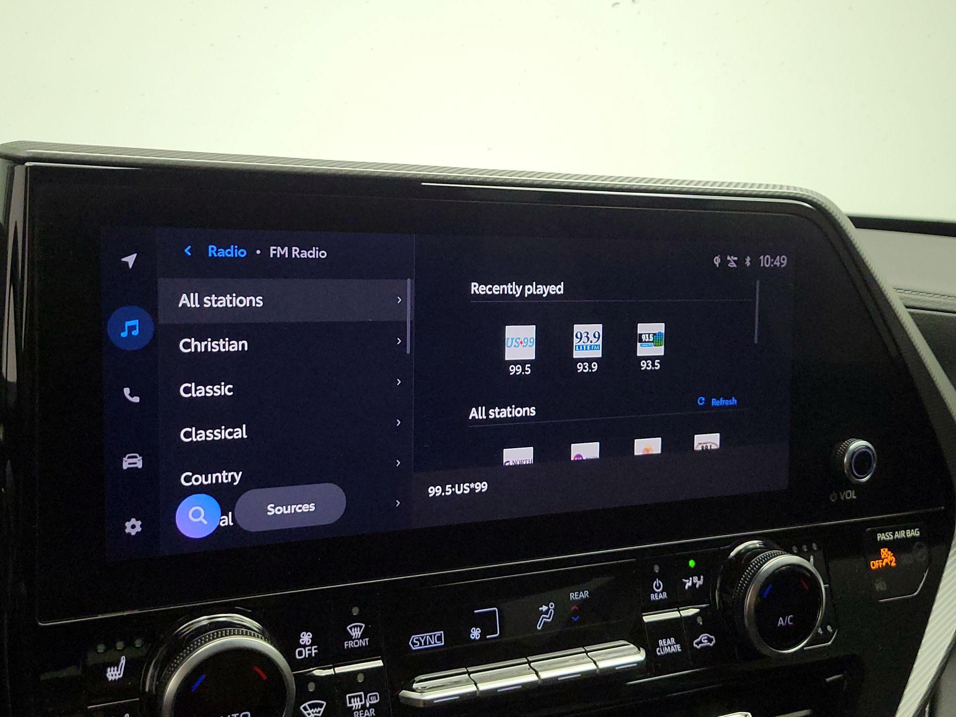 Thumbnail: 2023 Toyota Highlander - 15