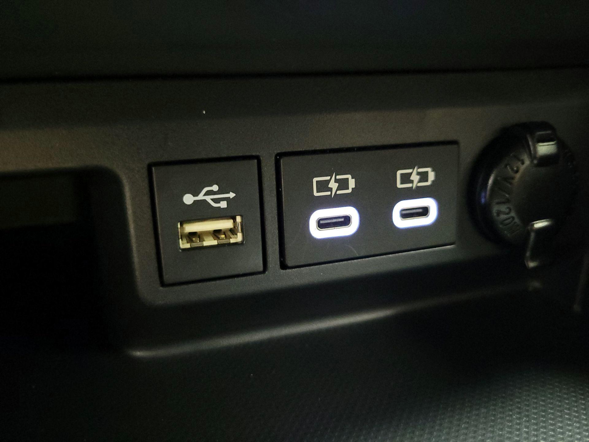 Thumbnail: 2023 Toyota Highlander - 18