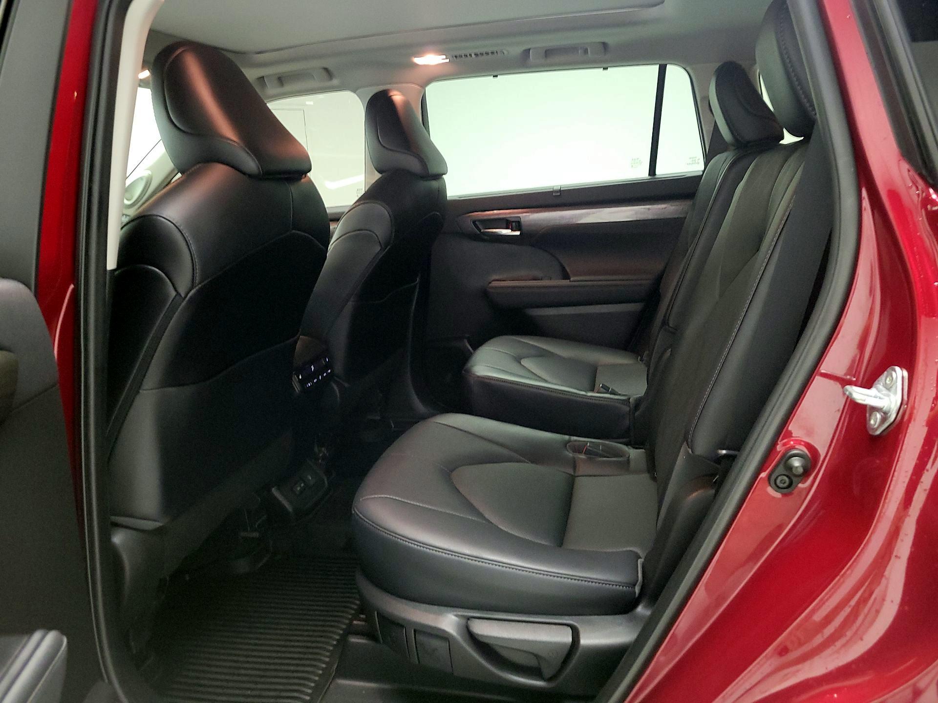 Thumbnail: 2023 Toyota Highlander - 19