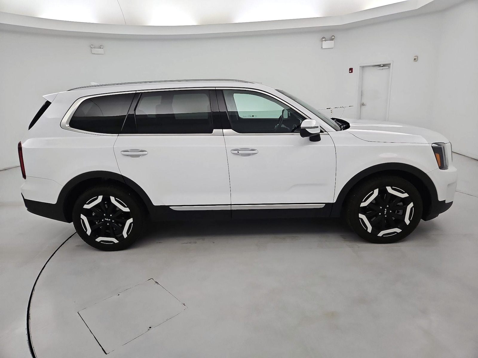 2023 Kia Telluride S - Photo 4