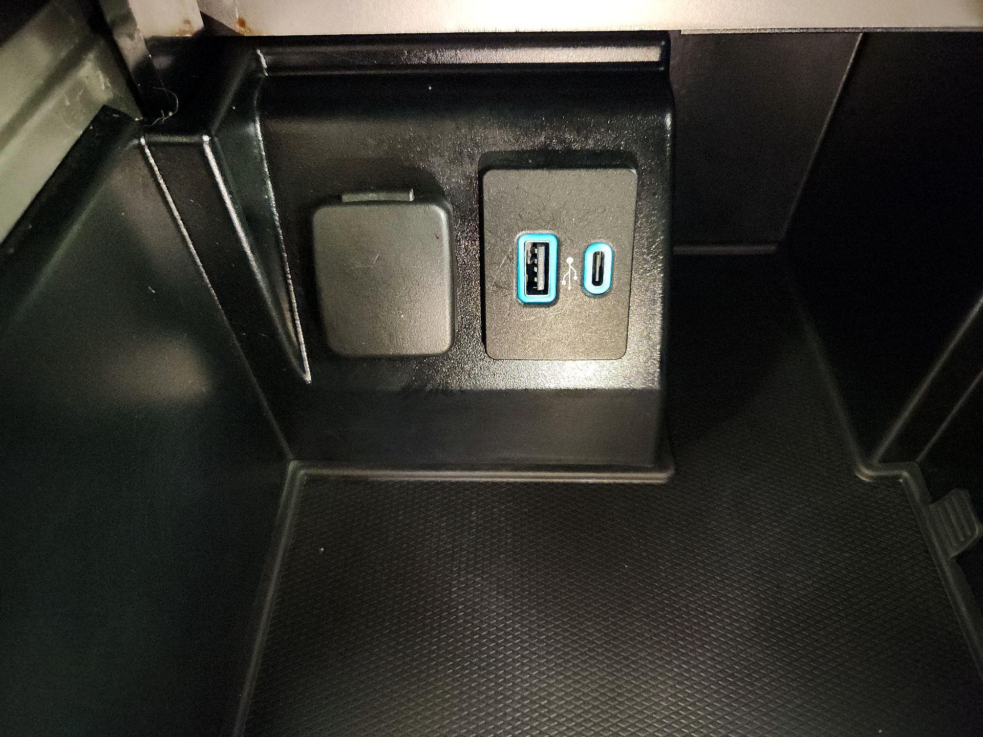 Thumbnail: 2020 Ford Explorer - 18