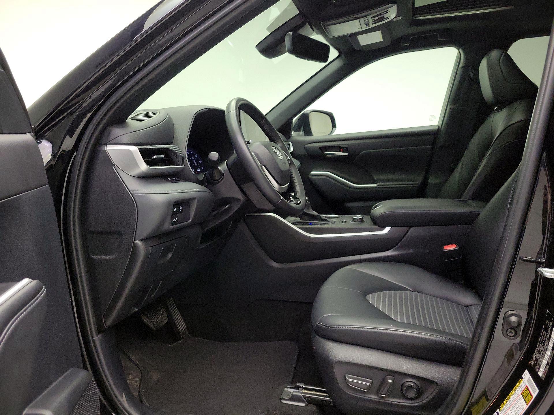 Thumbnail: 2025 Toyota Highlander - 11