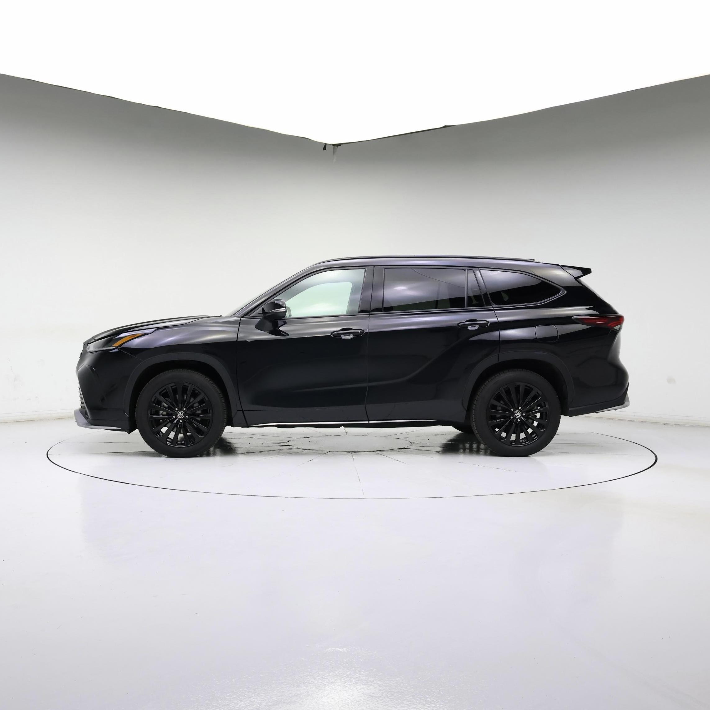 Thumbnail: 2025 Toyota Highlander - 3