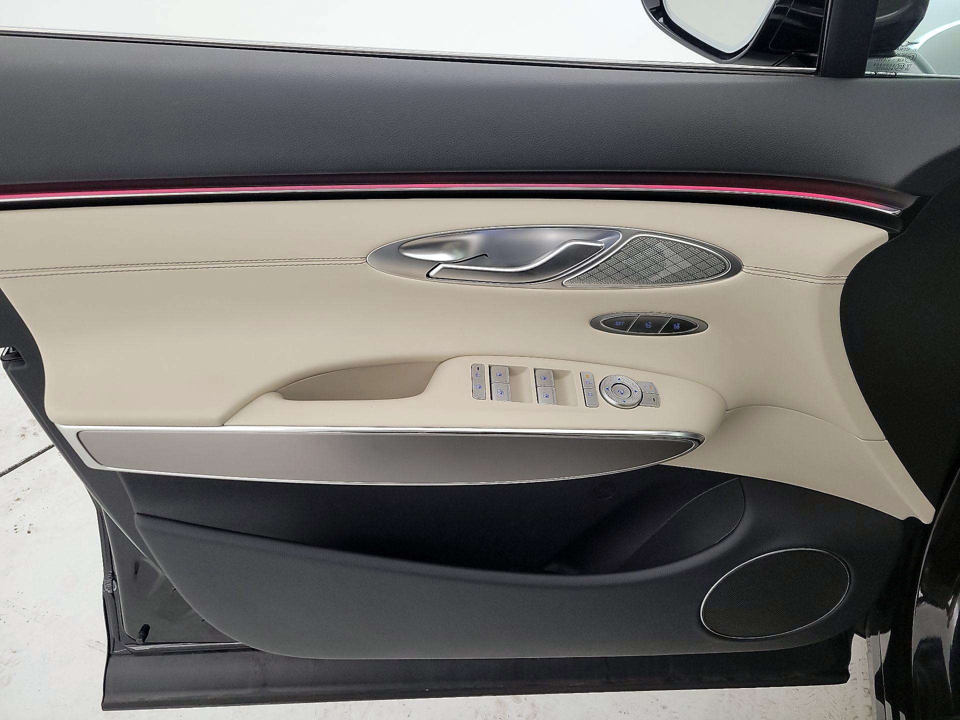 Thumbnail: 2026 Genesis GV70 - 12