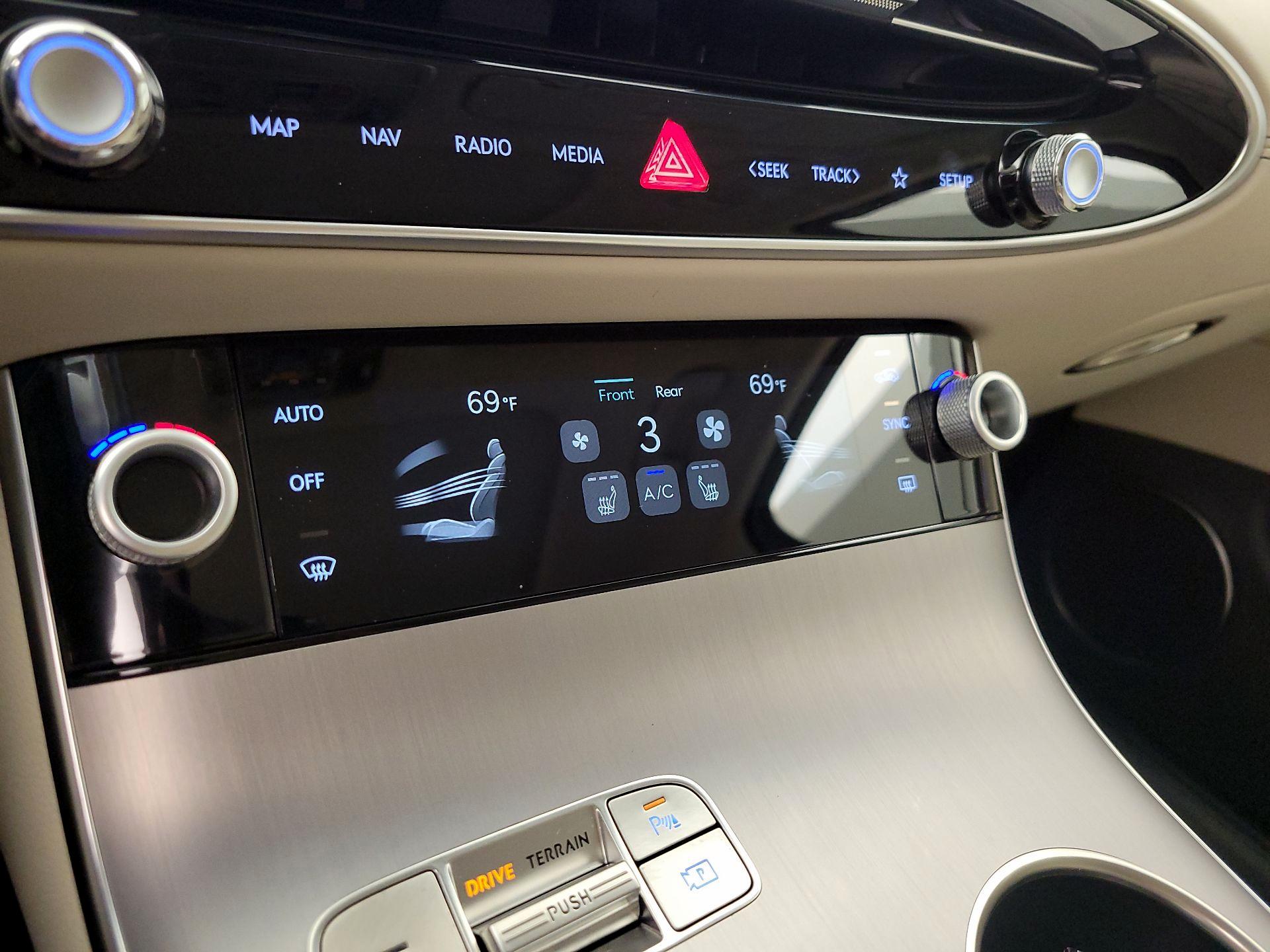 Thumbnail: 2026 Genesis GV70 - 17