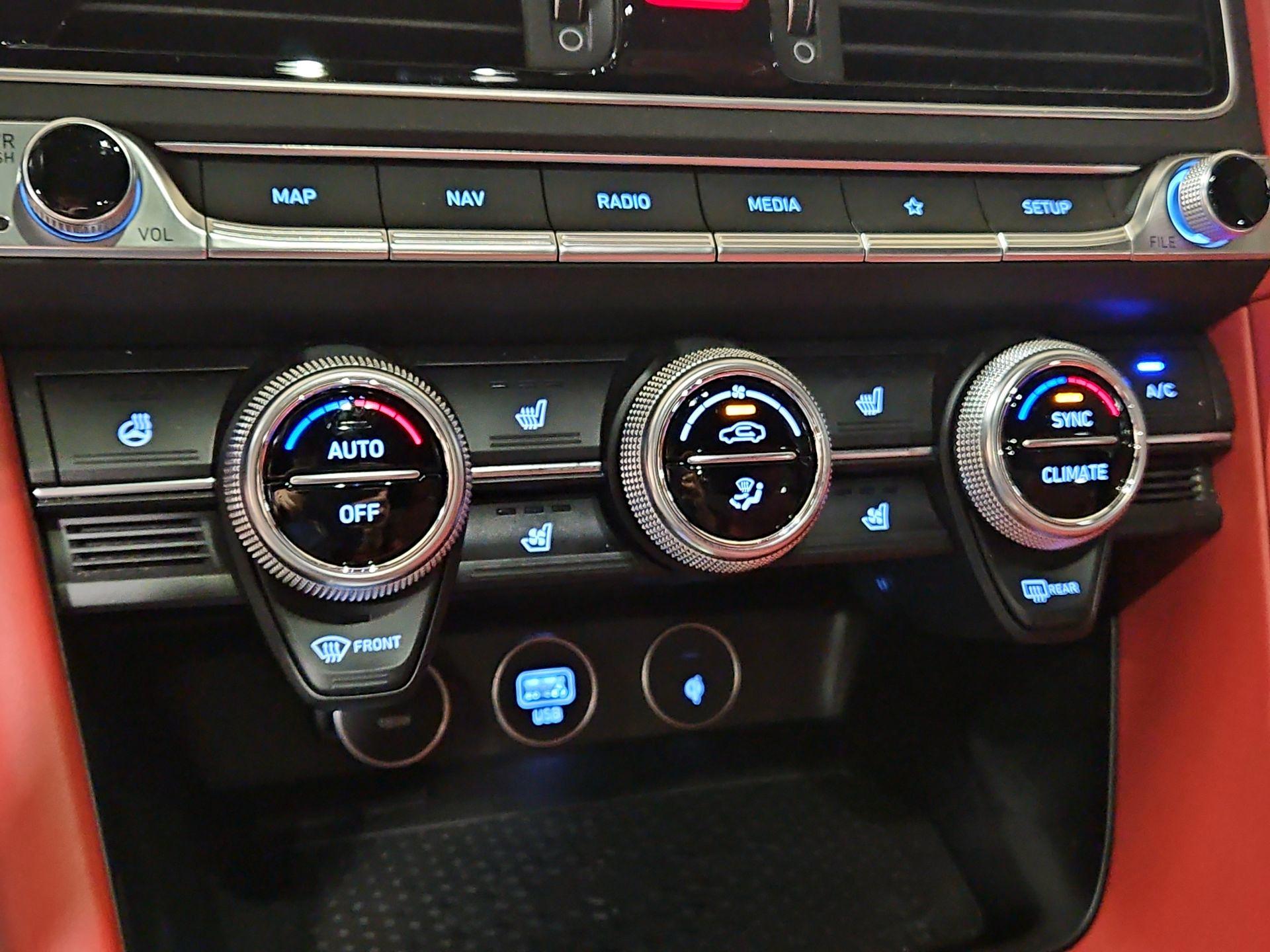 Thumbnail: 2023 Genesis G70 - 17