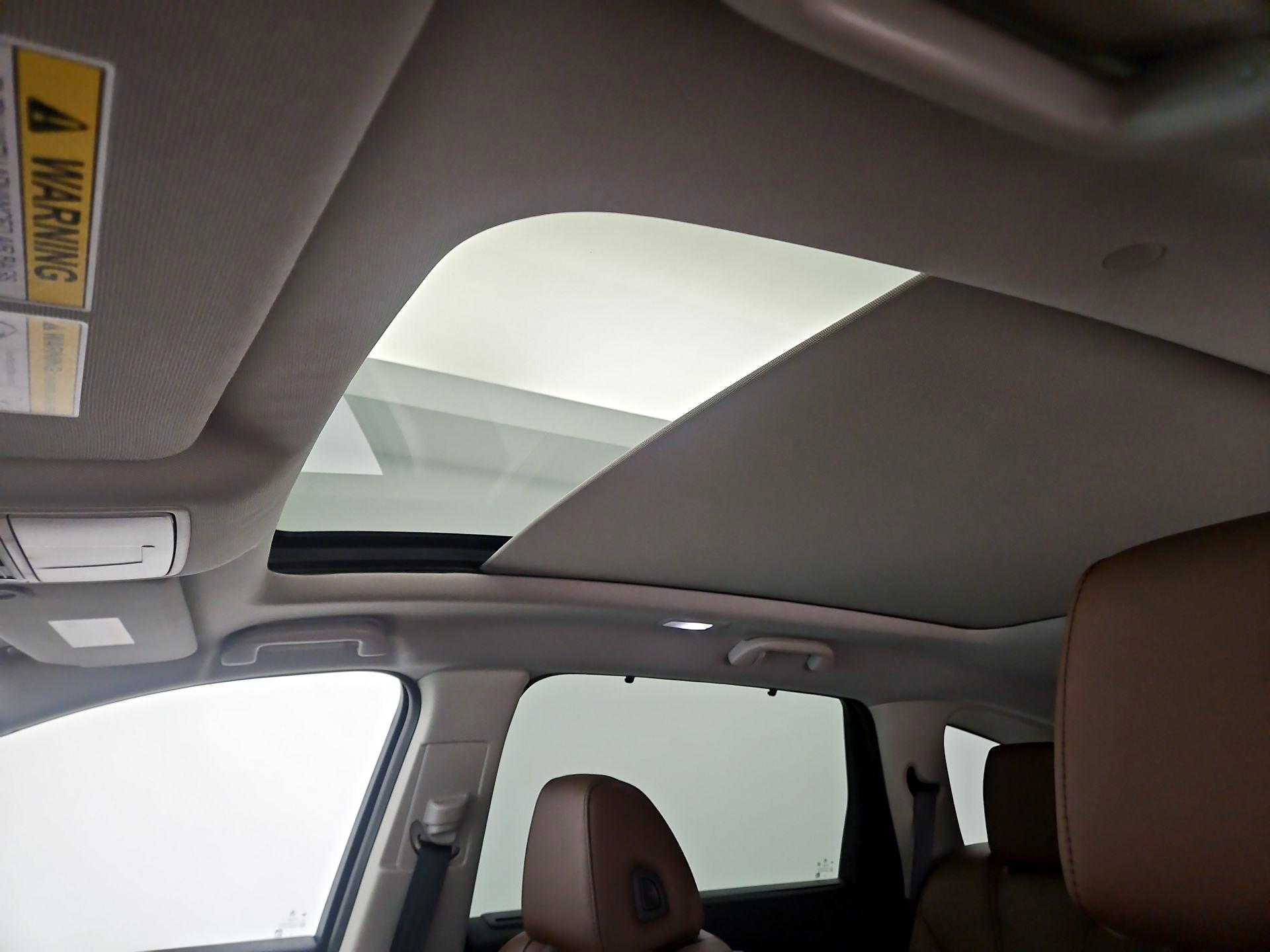 Thumbnail: 2023 Acura MDX - 20