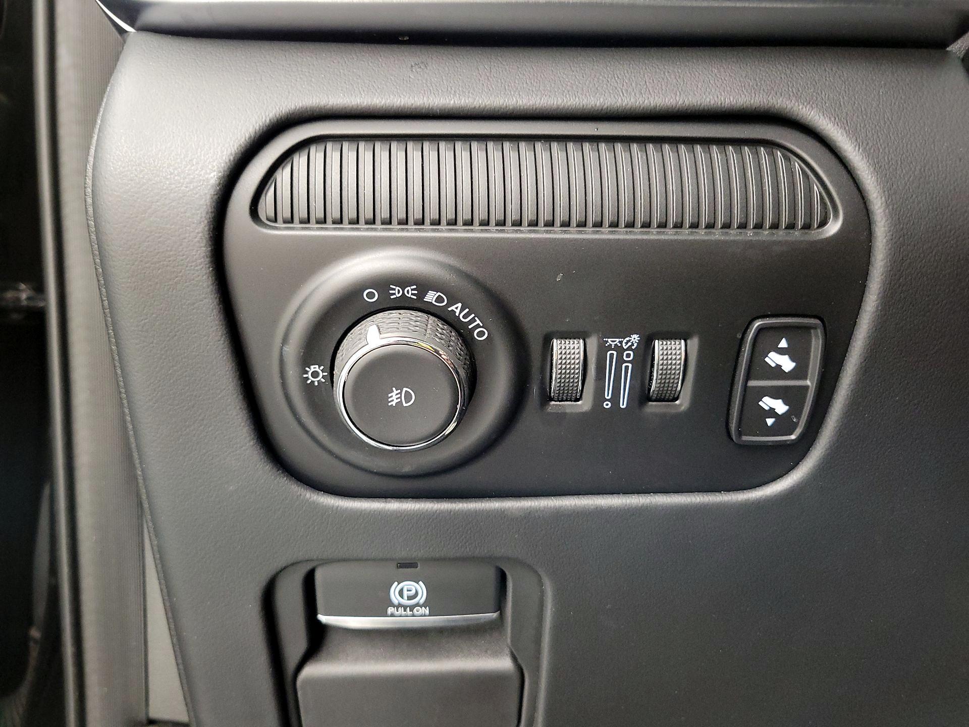 Thumbnail: 2022 Jeep Grand Wagoneer - 13