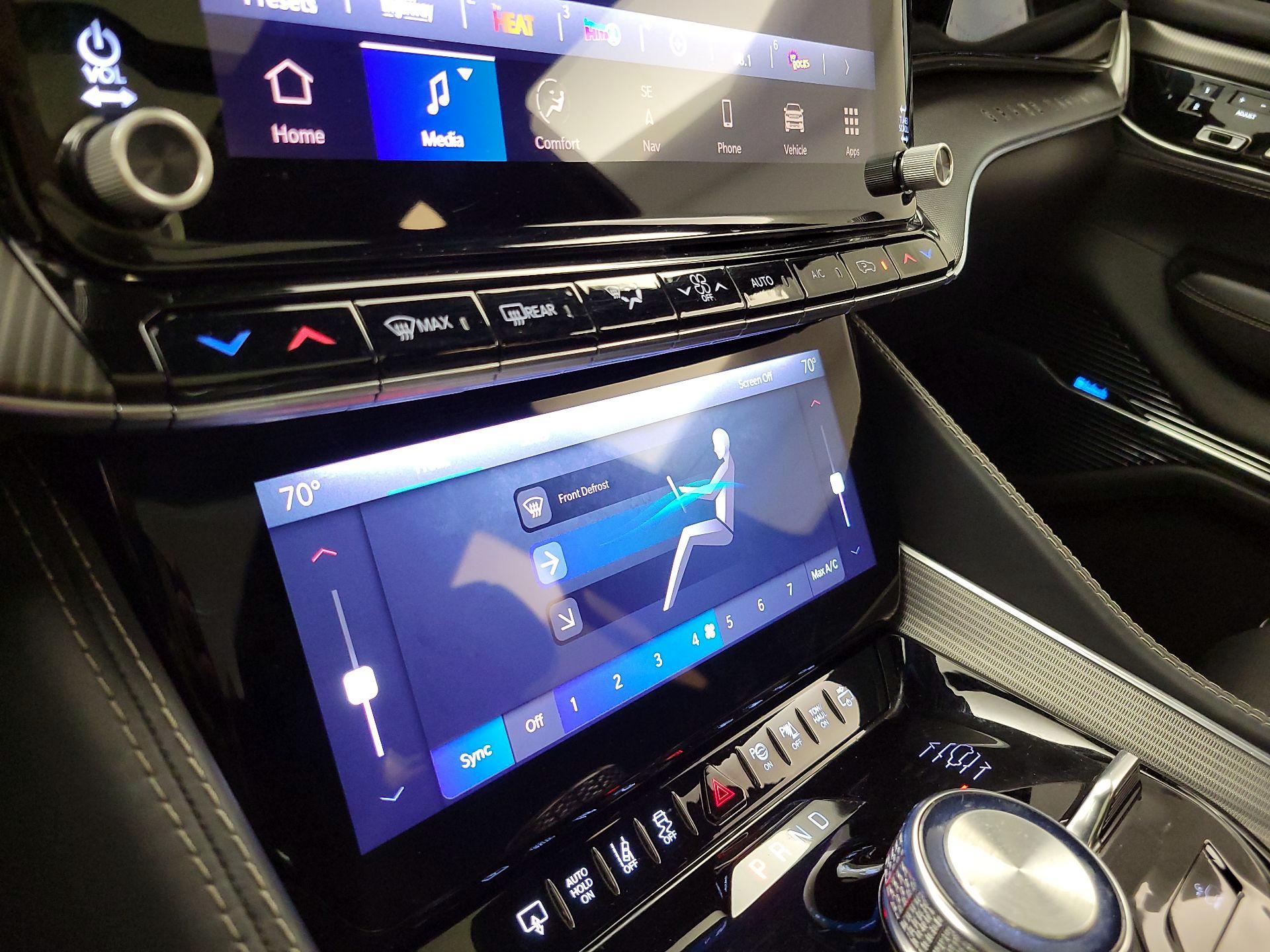 Thumbnail: 2022 Jeep Grand Wagoneer - 17