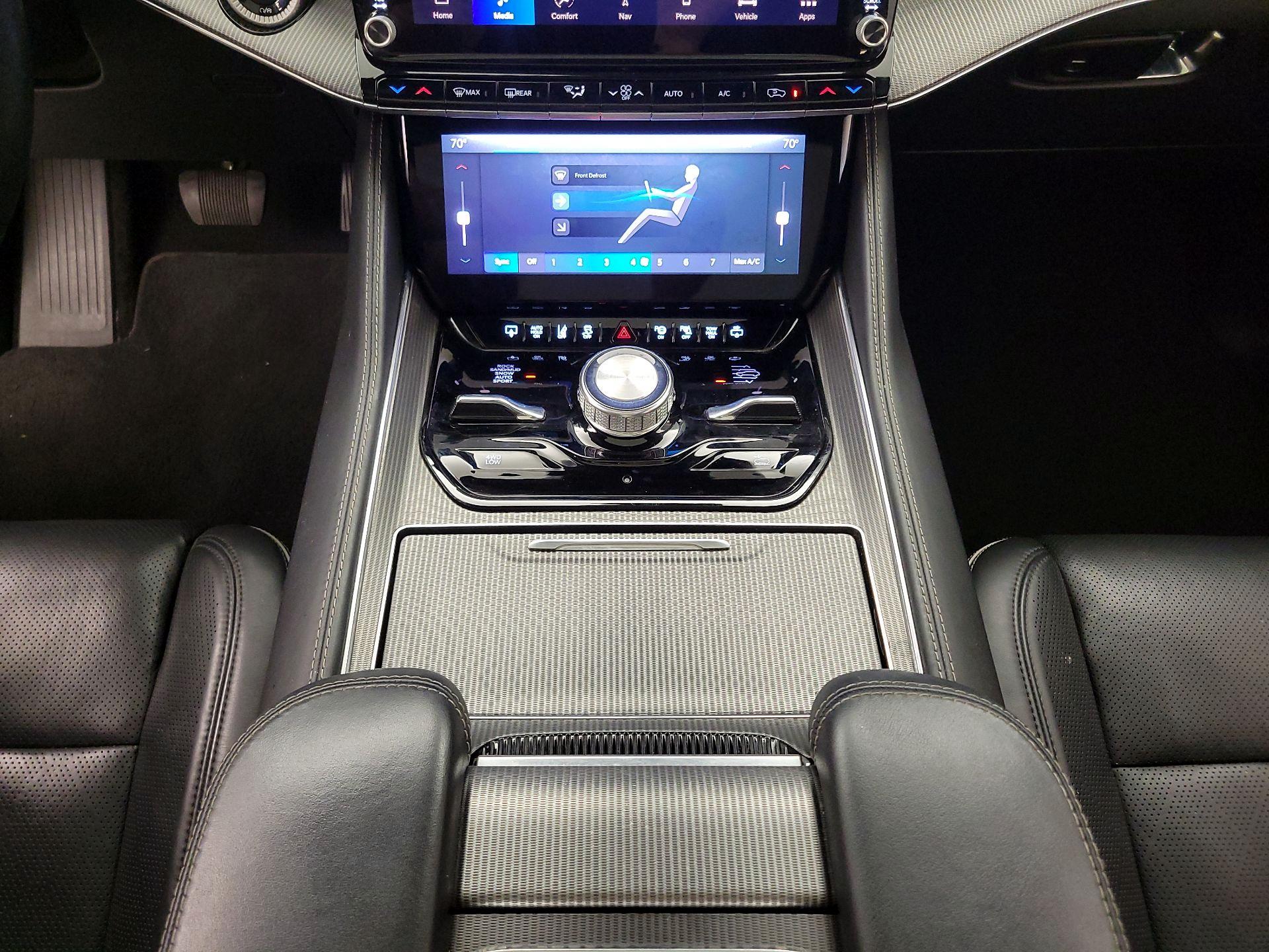 Thumbnail: 2022 Jeep Grand Wagoneer - 18