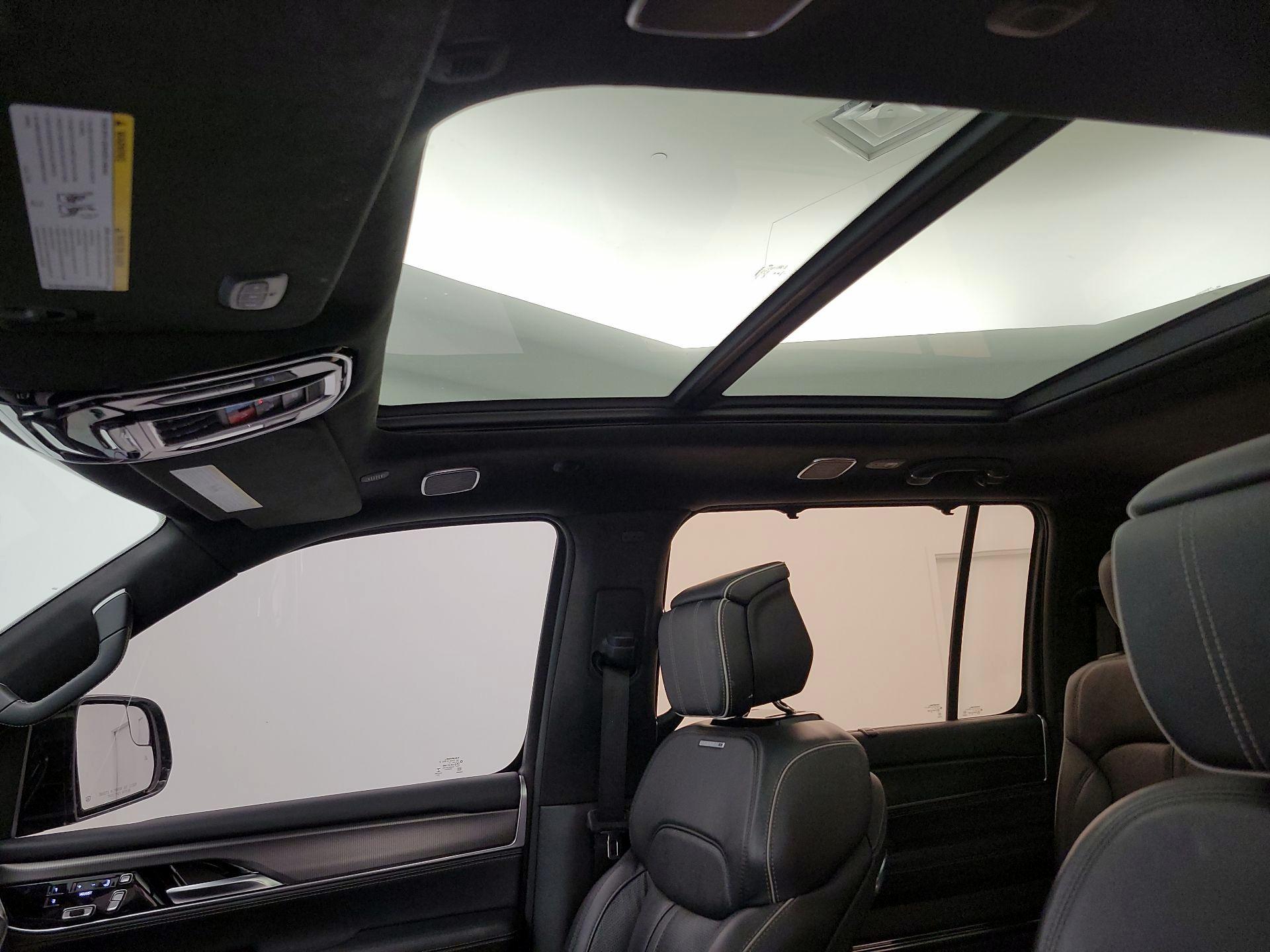 Thumbnail: 2022 Jeep Grand Wagoneer - 20