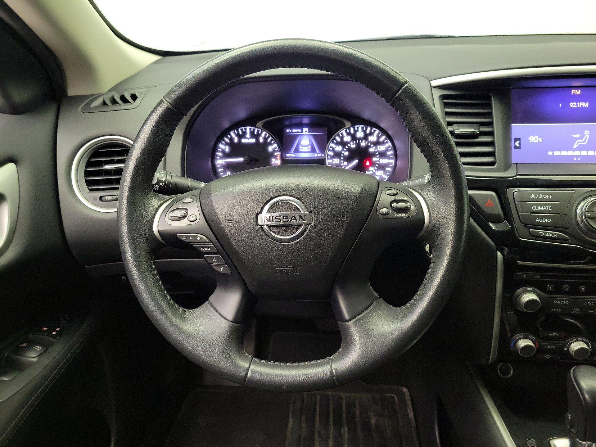 Thumbnail: 2017 Nissan Pathfinder - 10