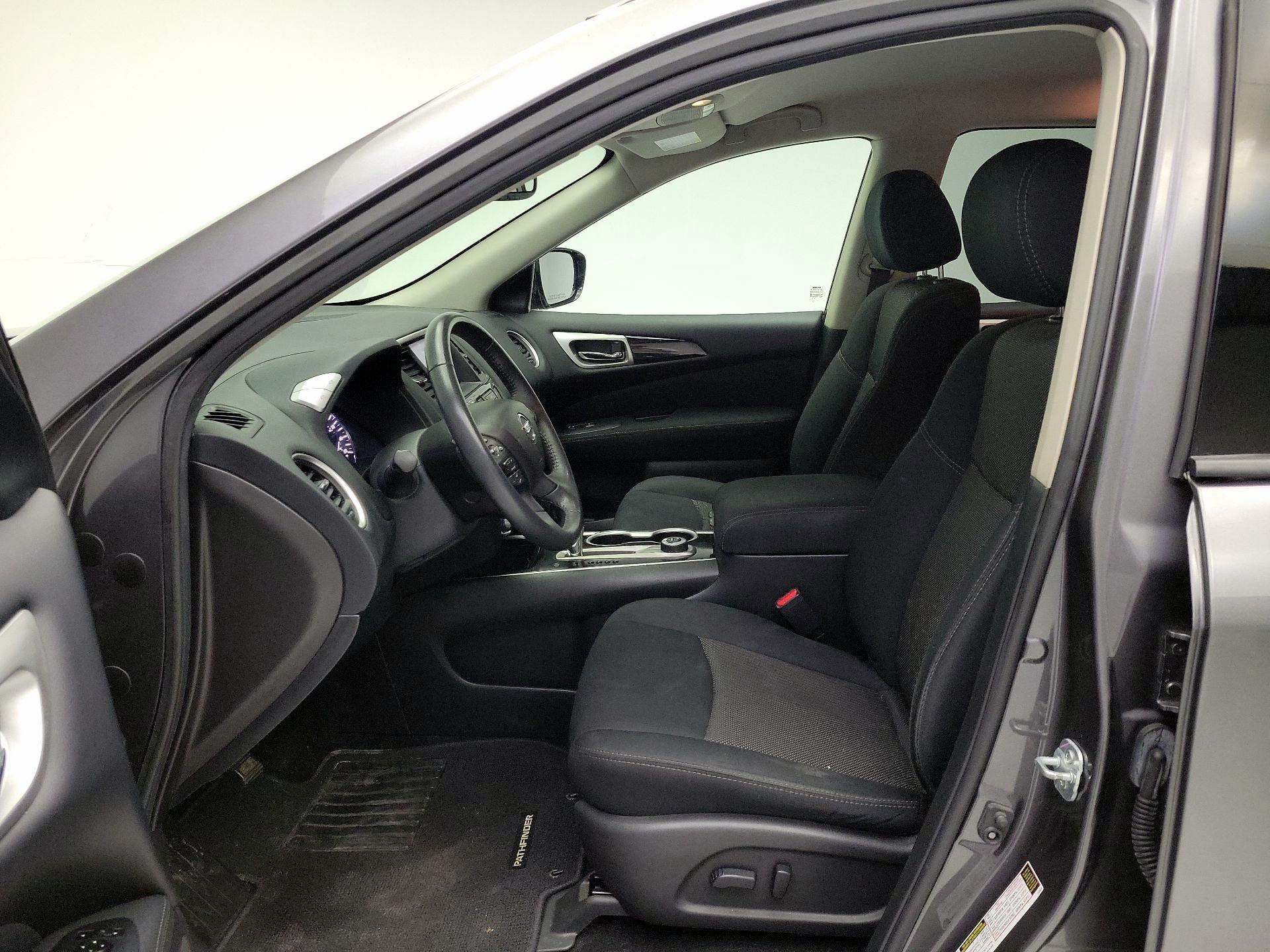 Thumbnail: 2017 Nissan Pathfinder - 11