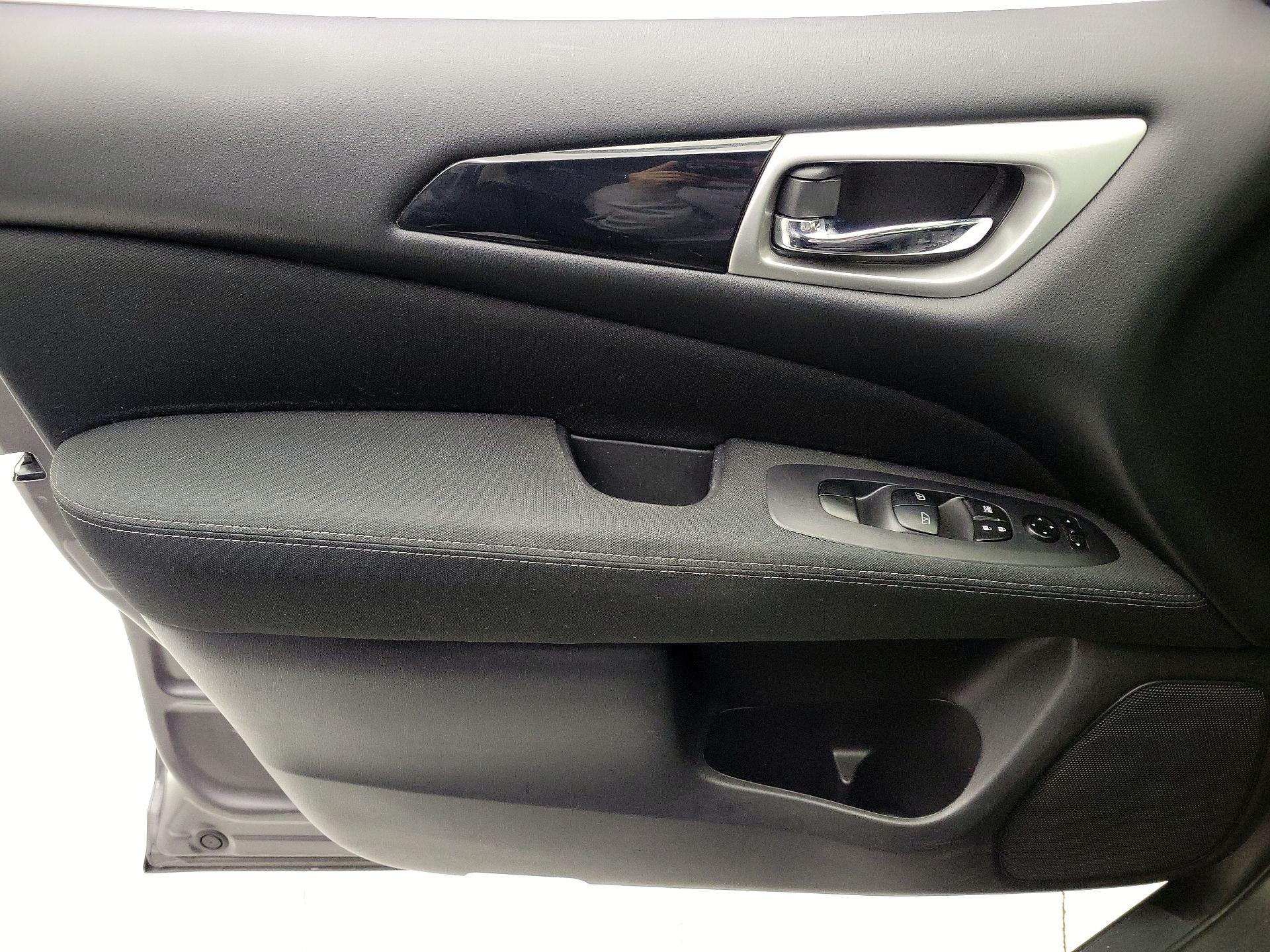 Thumbnail: 2017 Nissan Pathfinder - 12