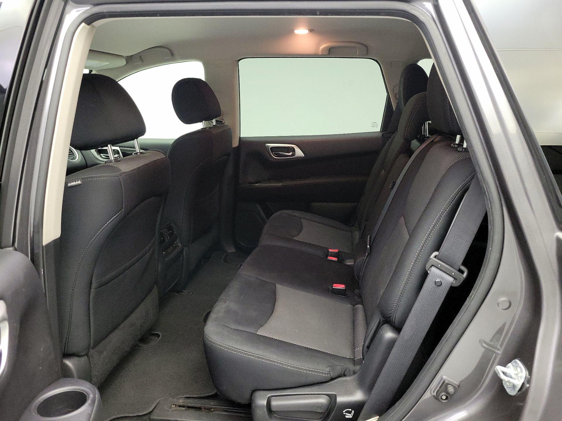 Thumbnail: 2017 Nissan Pathfinder - 18