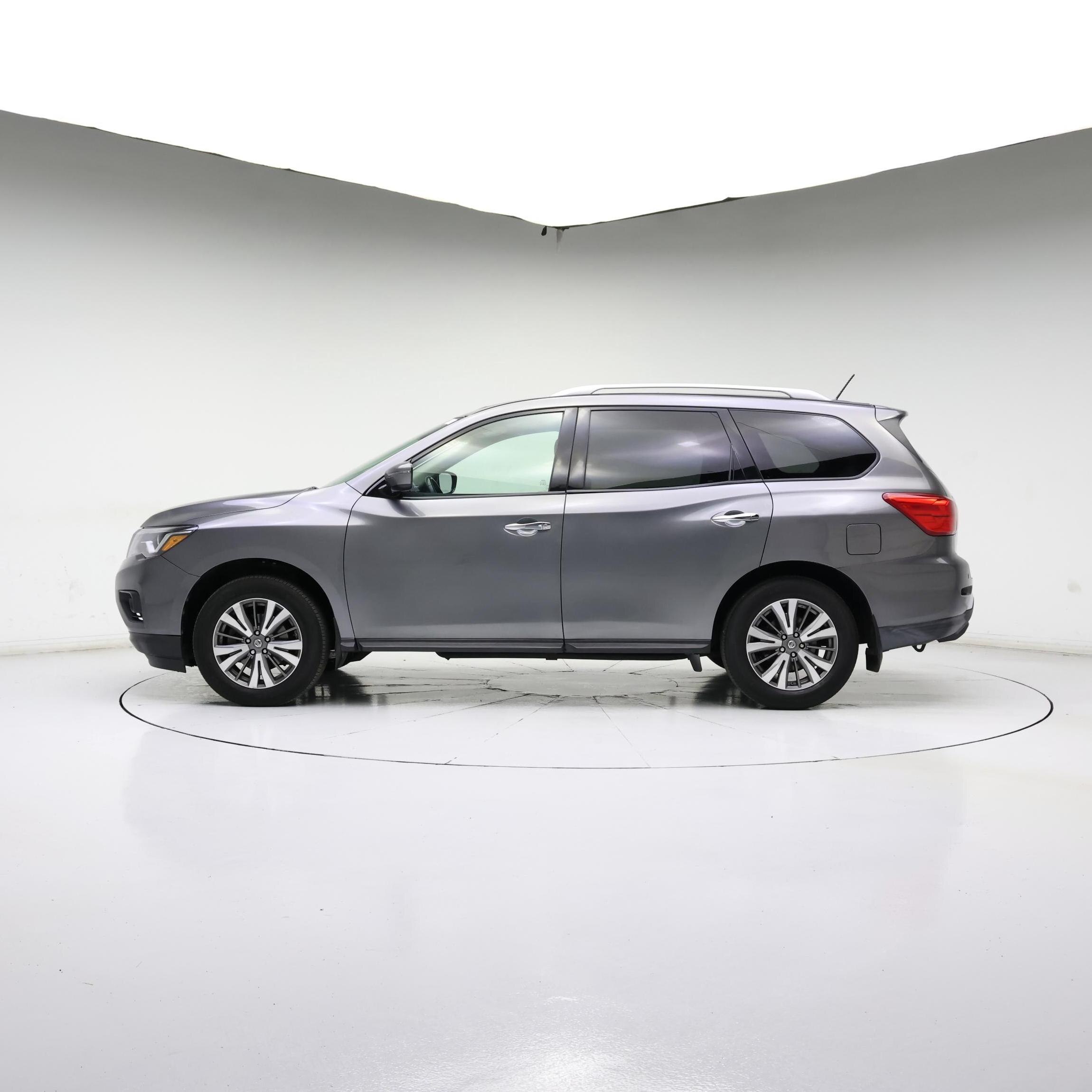 Thumbnail: 2017 Nissan Pathfinder - 3