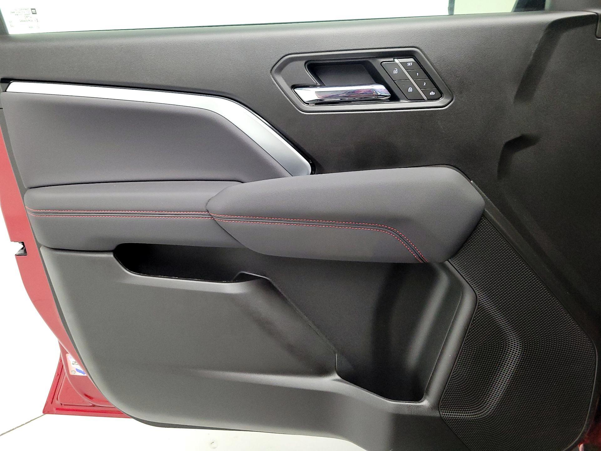 Thumbnail: 2025 Chevrolet Colorado - 12