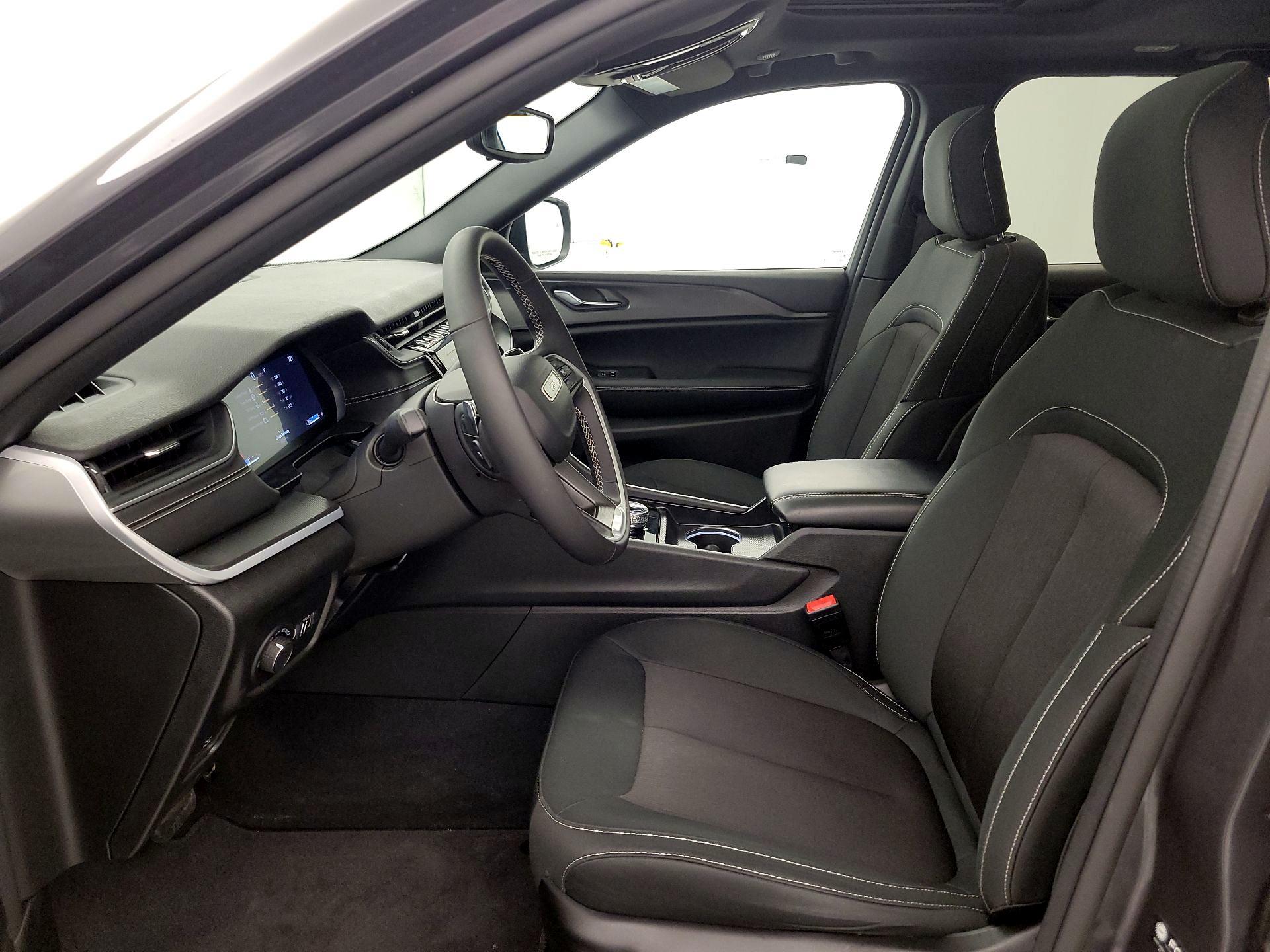 Thumbnail: 2024 Jeep Grand Cherokee - 11