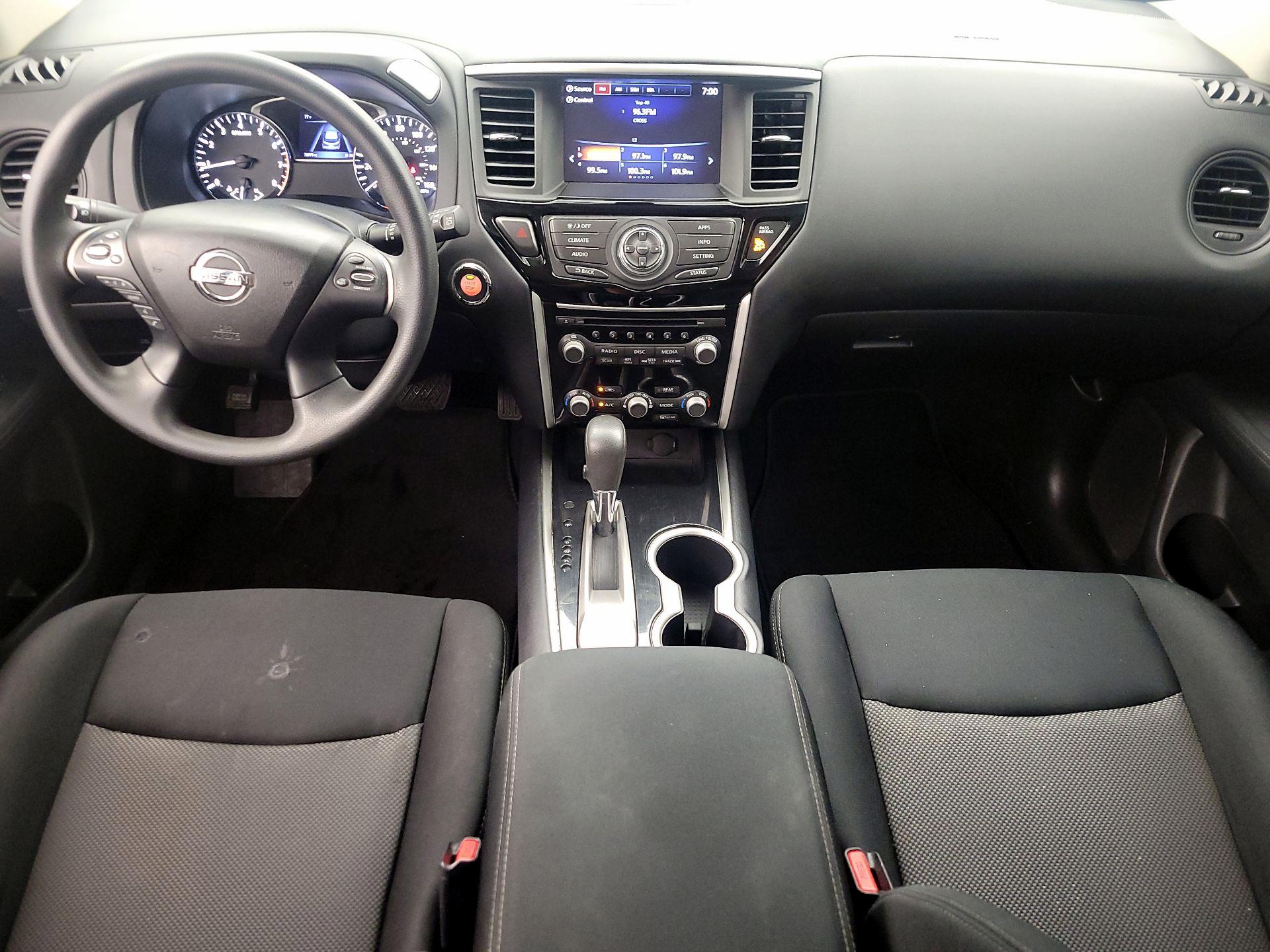 Thumbnail: 2017 Nissan Pathfinder - 9