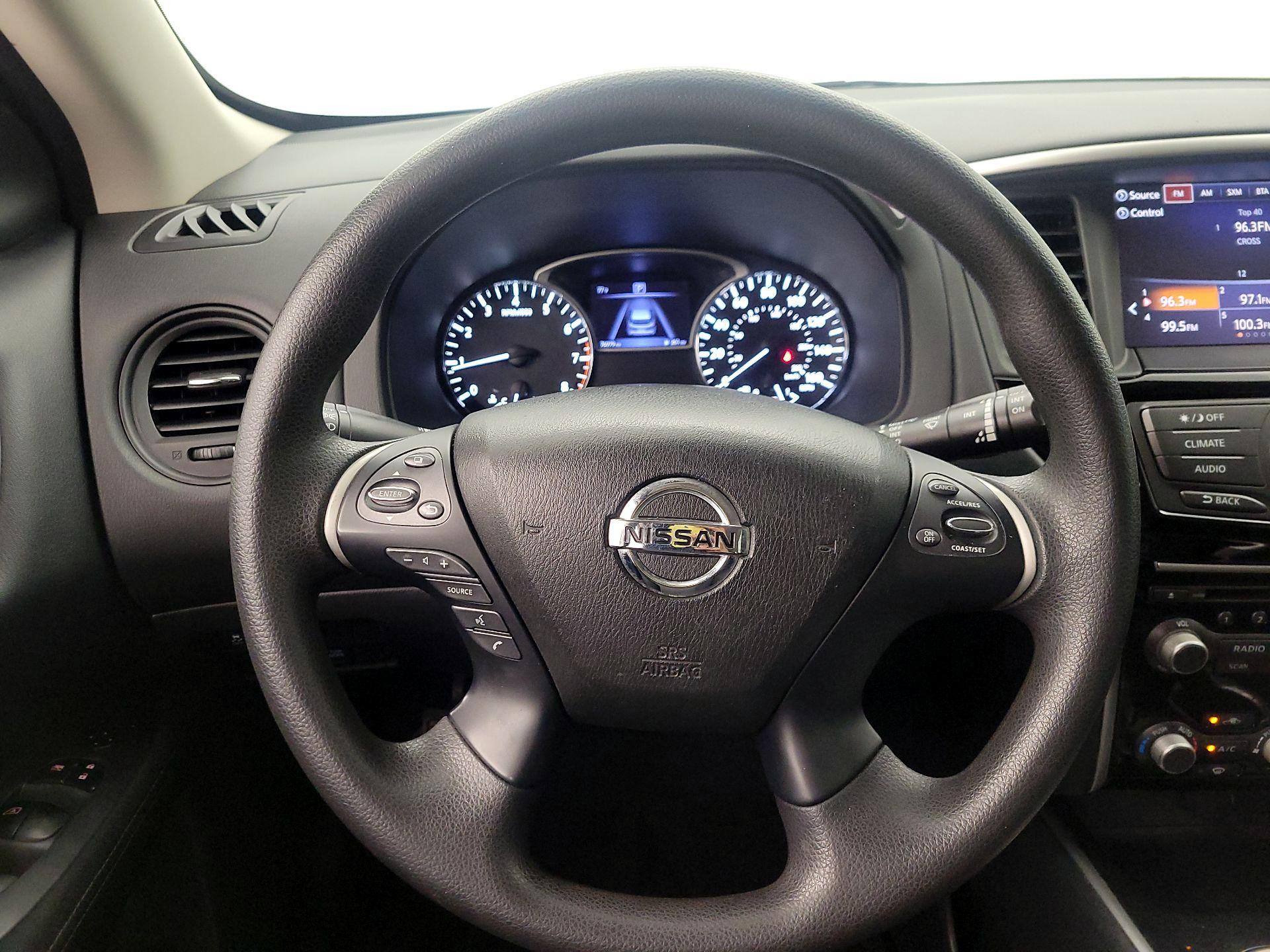 Thumbnail: 2017 Nissan Pathfinder - 10