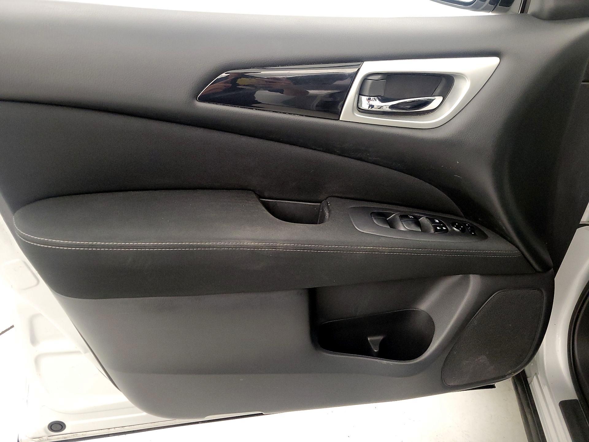 Thumbnail: 2017 Nissan Pathfinder - 12